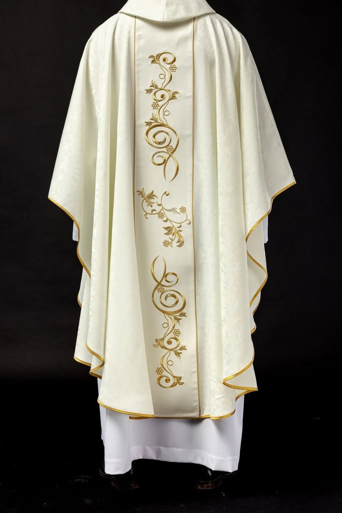 Embroidered chasuble with the image of Our Lady of Thunder