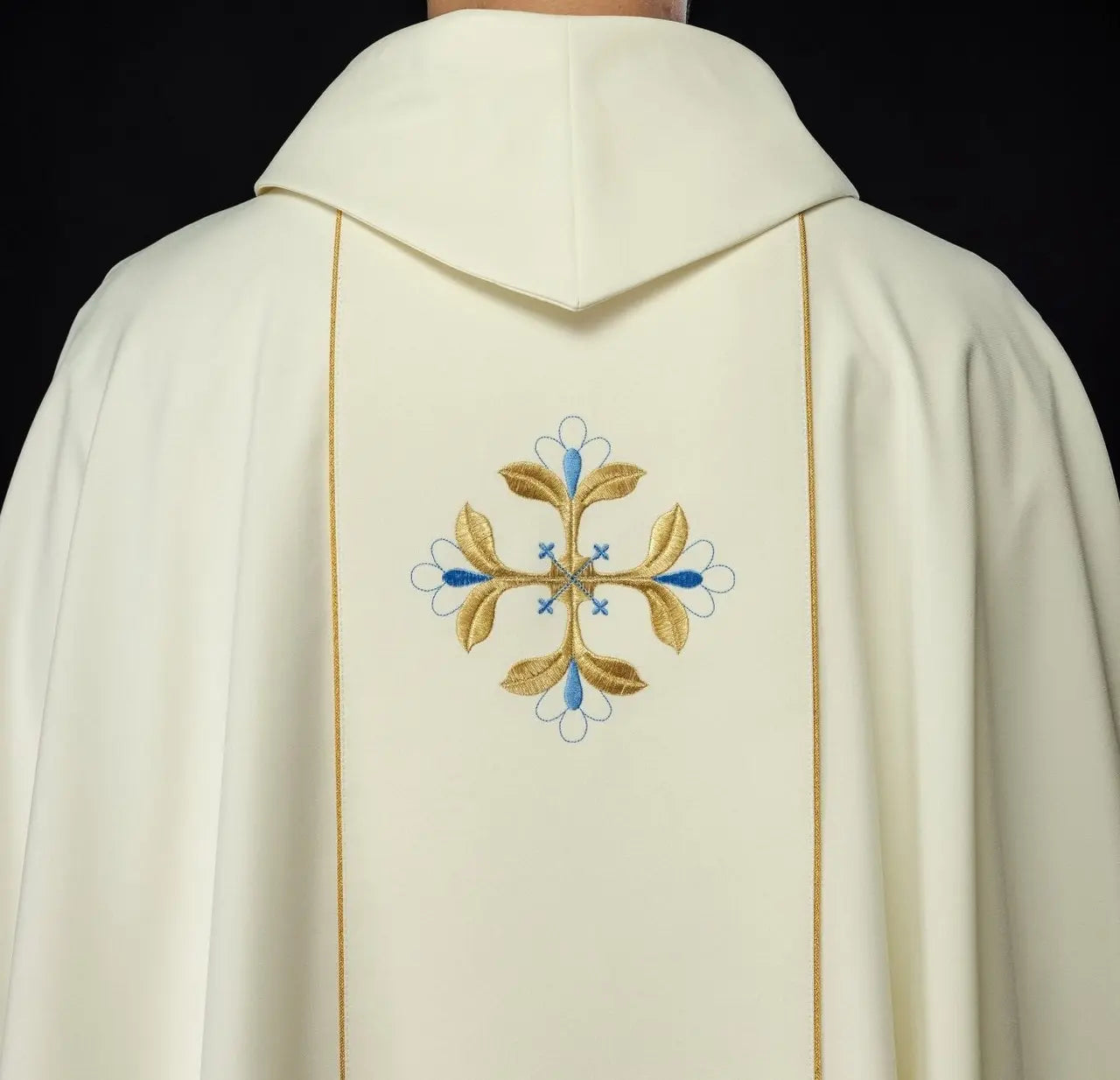 Embroidered chasuble with the image of Our Lady of the Assumption