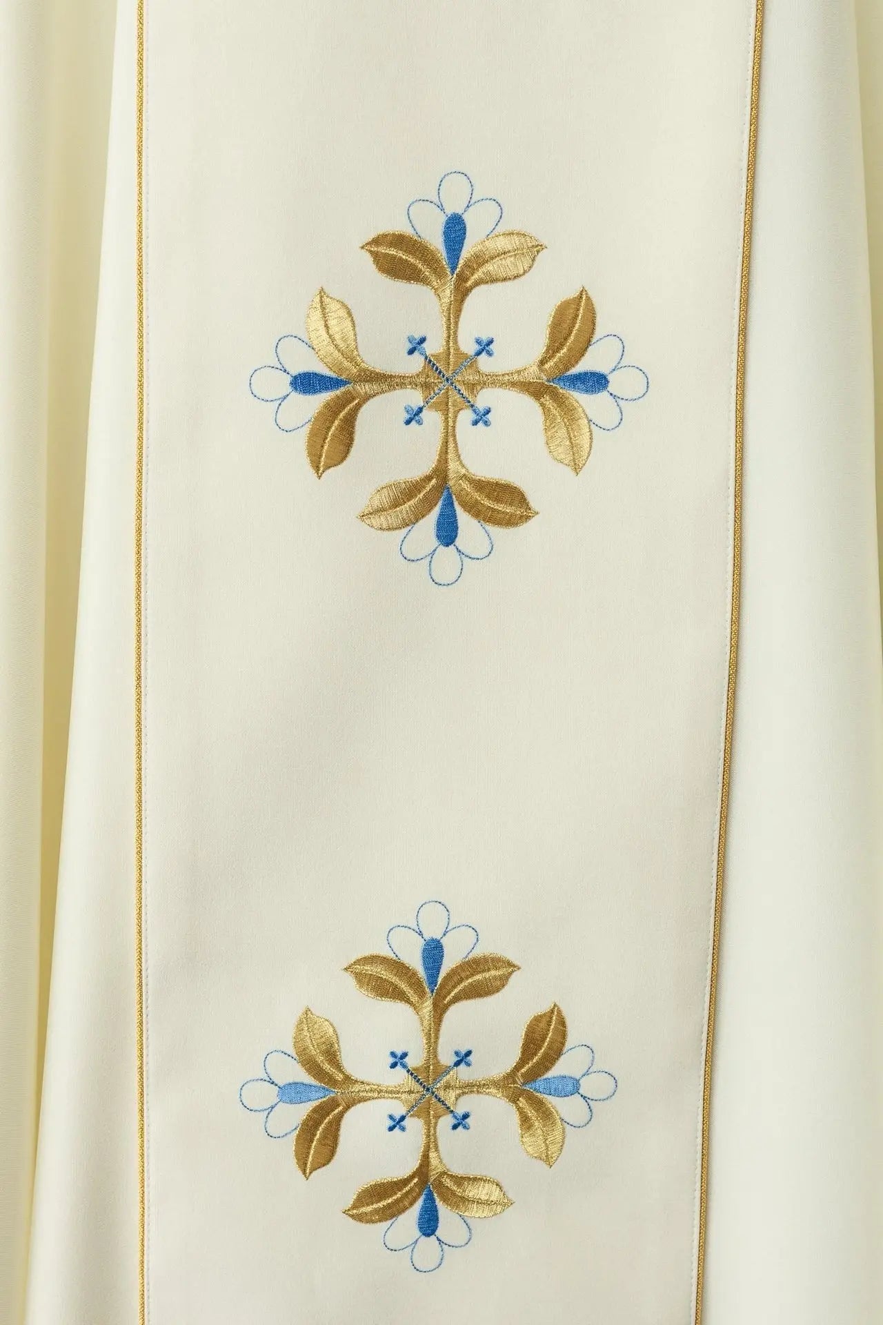 Embroidered chasuble with the image of Our Lady of the Assumption