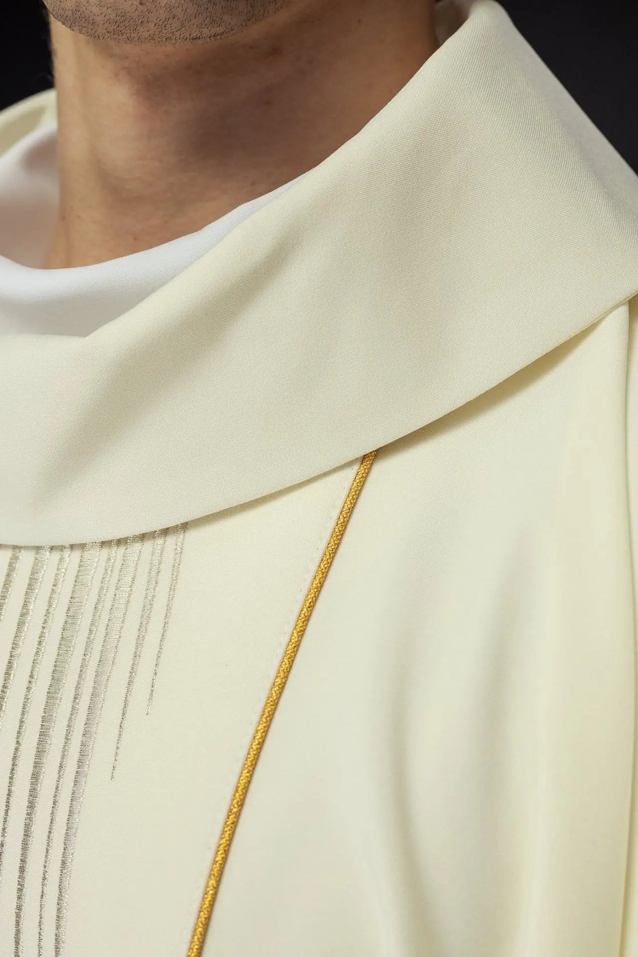 Embroidered chasuble with the image of Our Lady of the Assumption