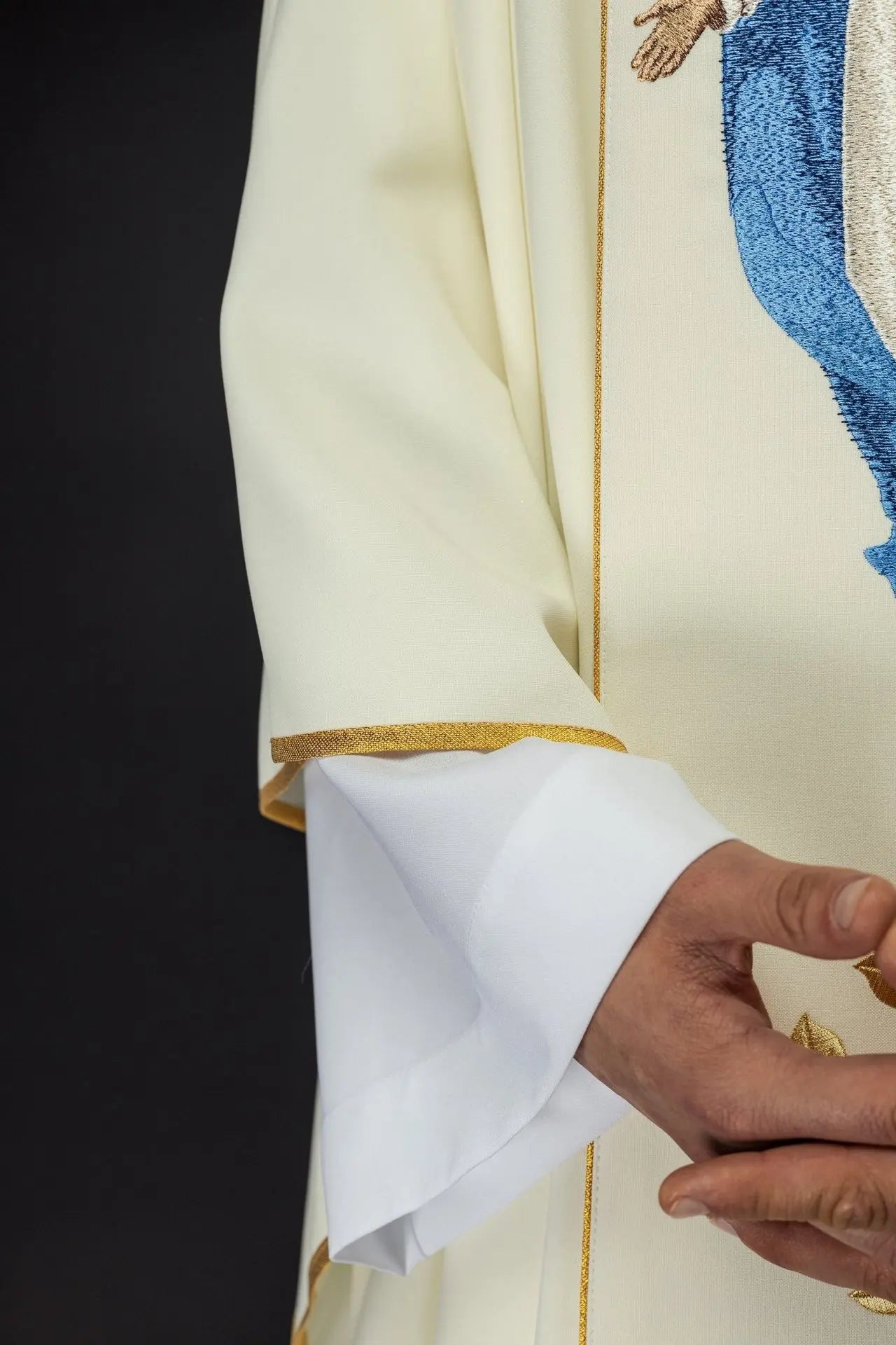 Embroidered chasuble with the image of Our Lady of the Assumption