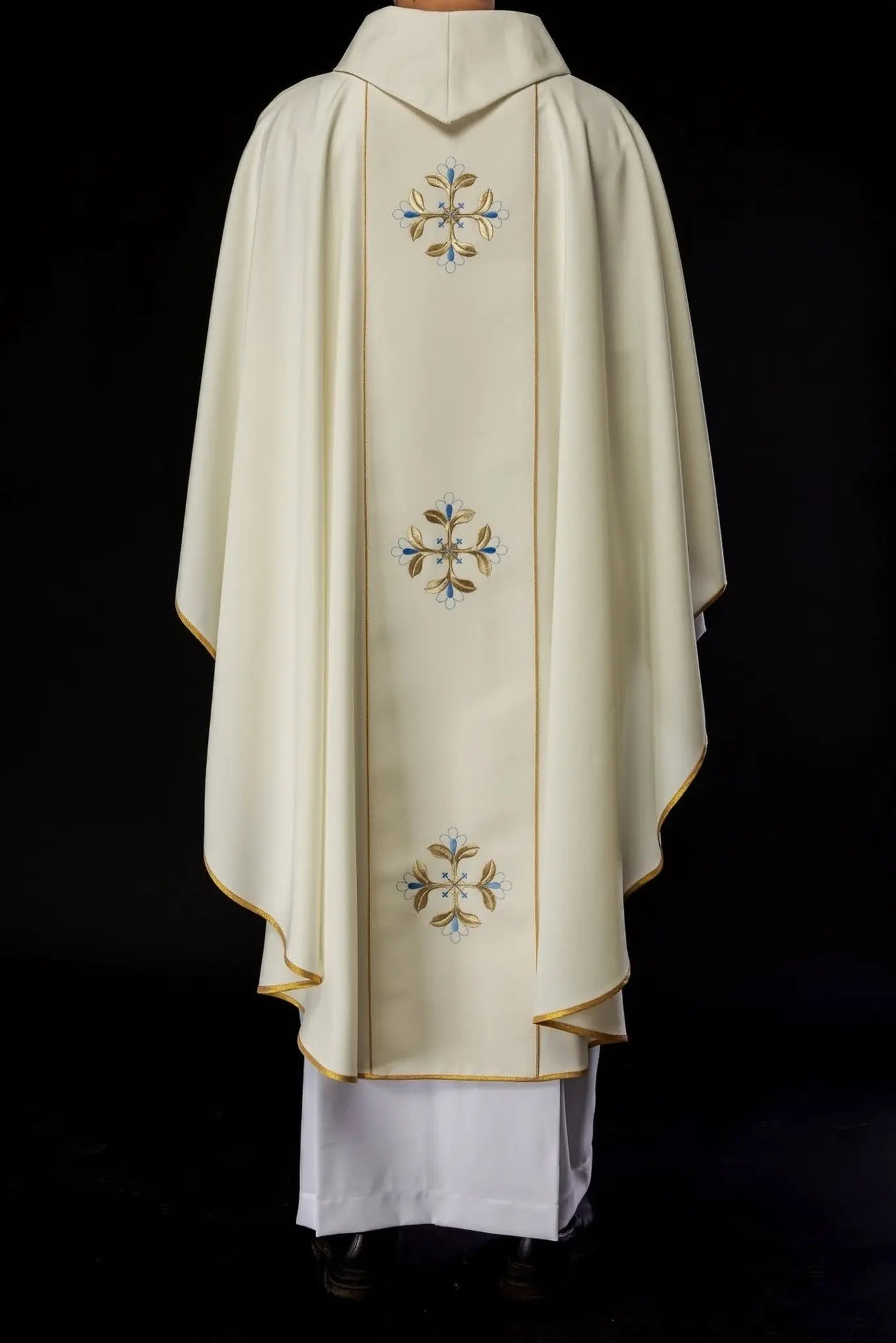 Embroidered chasuble with the image of Our Lady and Child