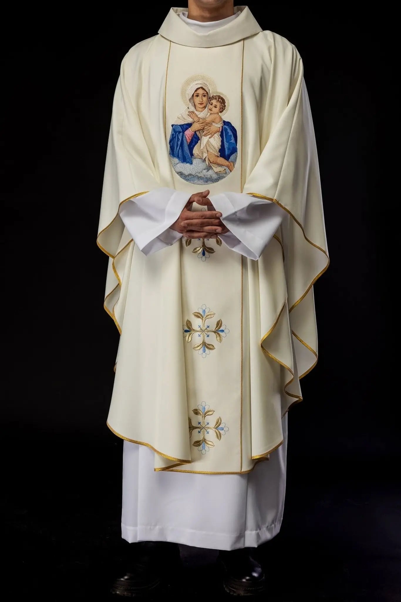 Embroidered chasuble with the image of Our Lady and Child