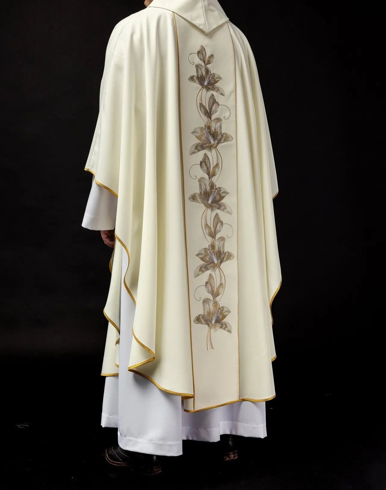 Casulla bordada con la imagen de San Antonio