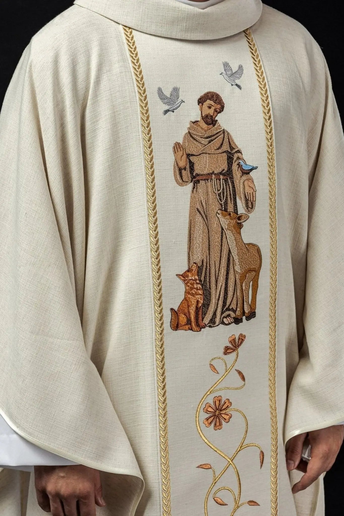 Casulla bordada con la imagen de San Francisco
