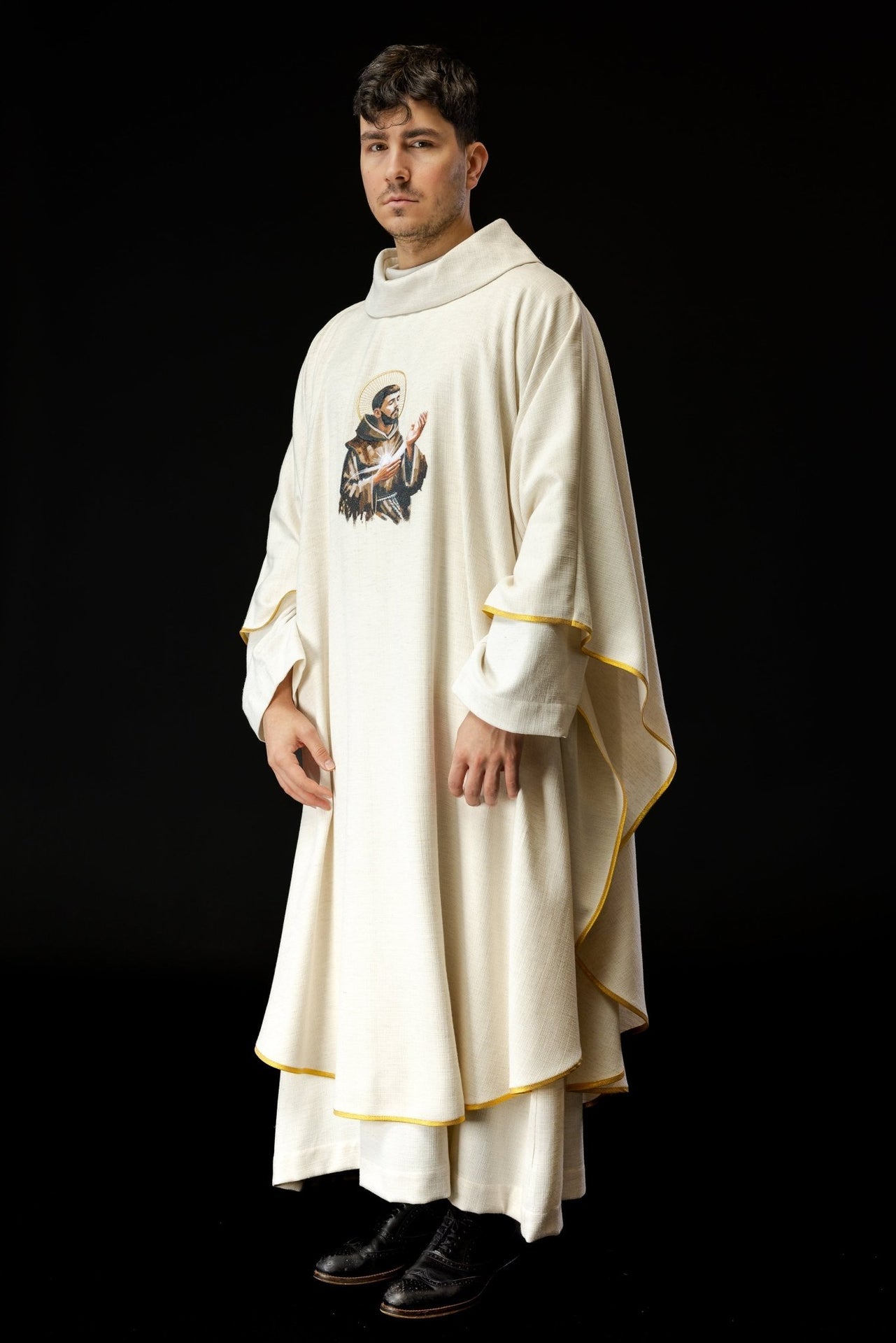 Ornat haftowany z wizerunkiem Świętego Franciszka