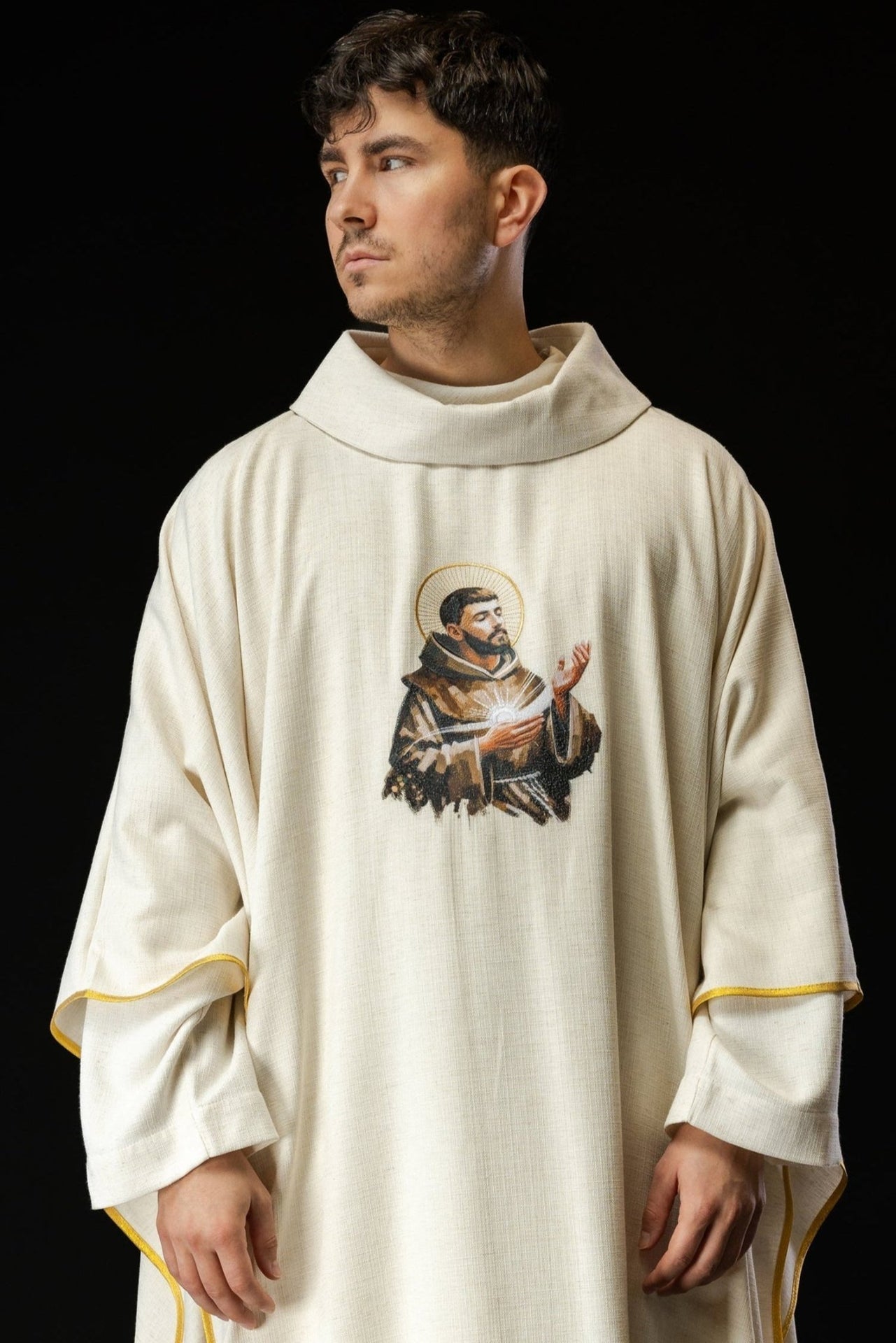 Ornat haftowany z wizerunkiem Świętego Franciszka