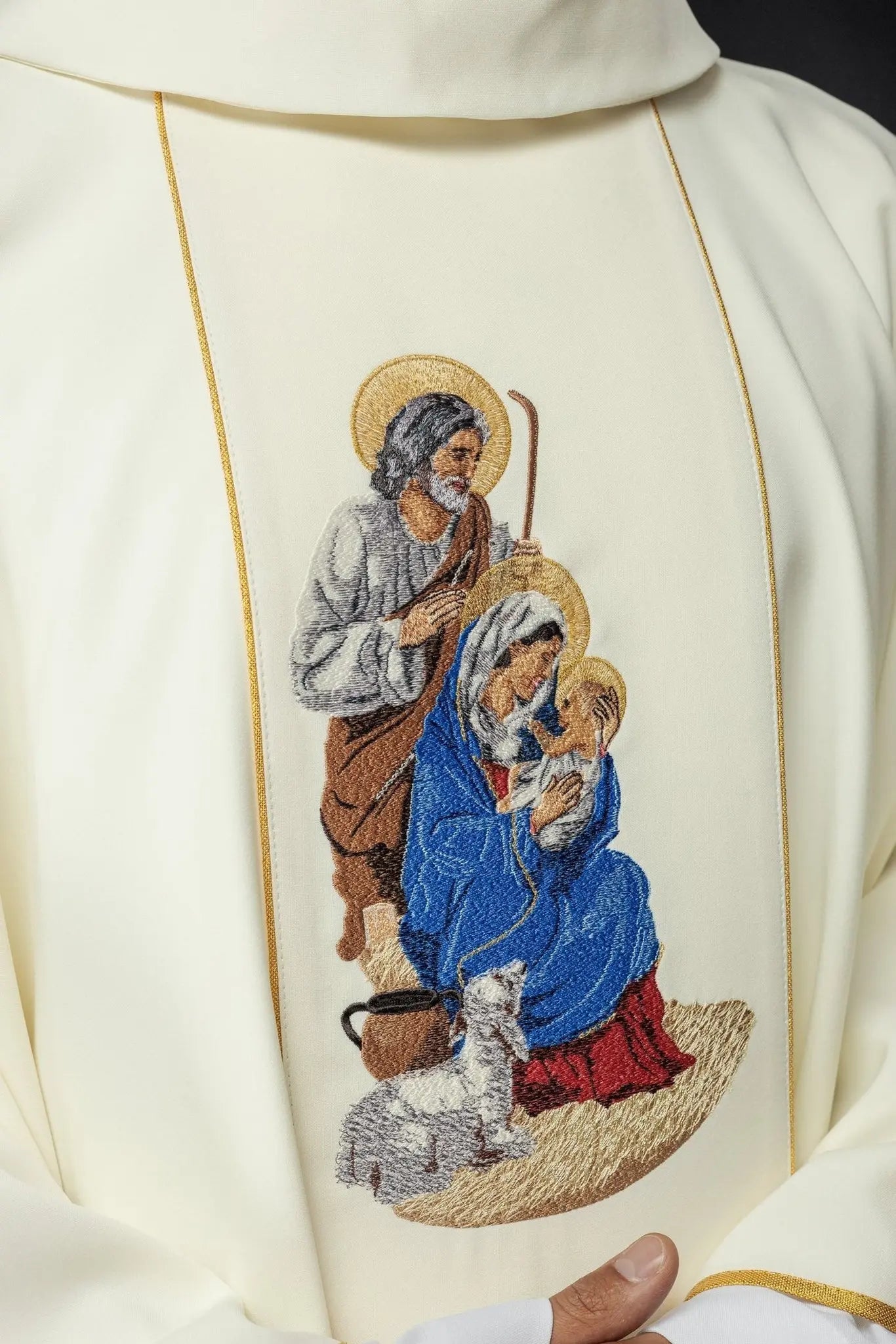 Embroidered chasuble with the image of the Holy Family for Christmas
