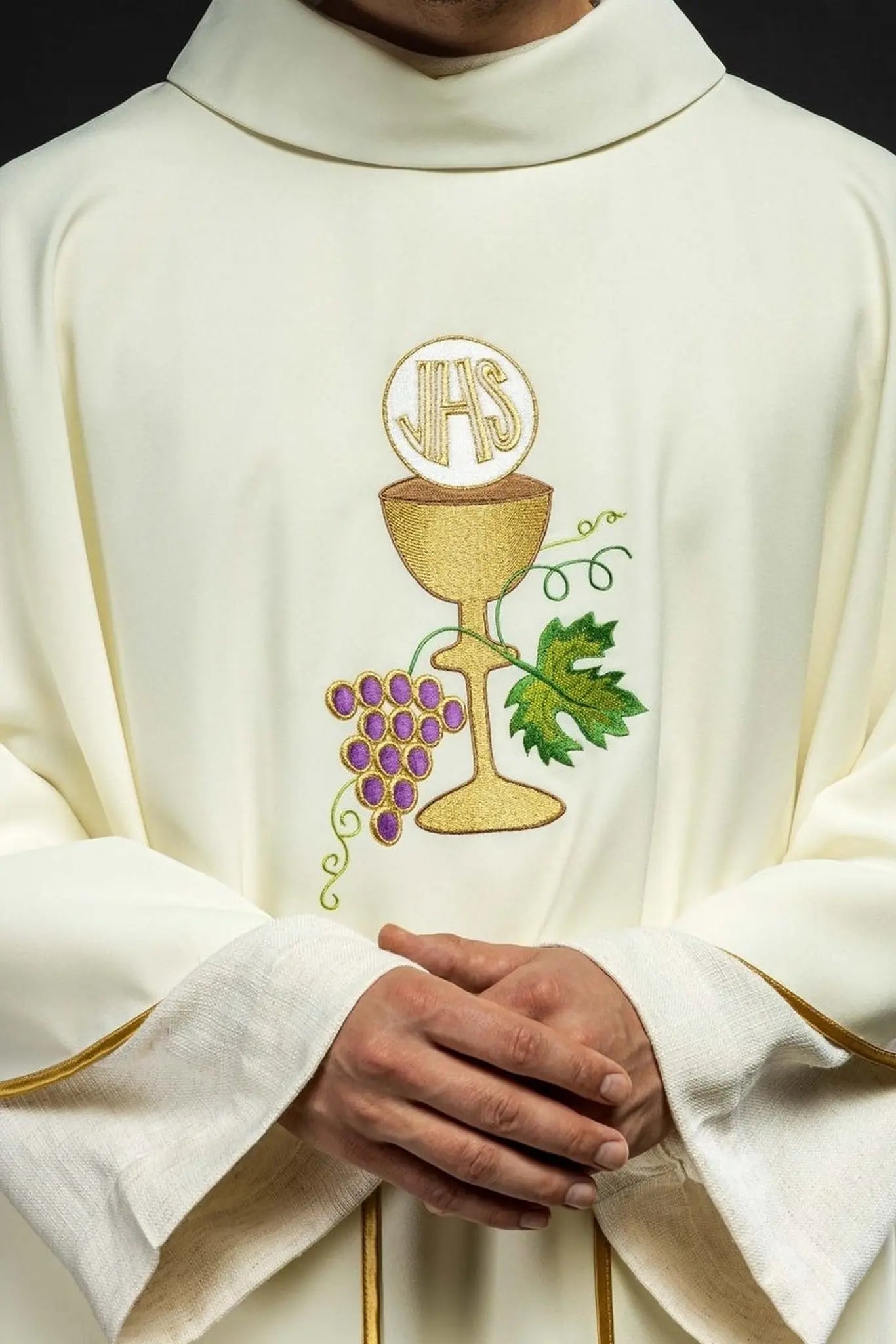 Casulla cáliz Cruz y uvas ecru