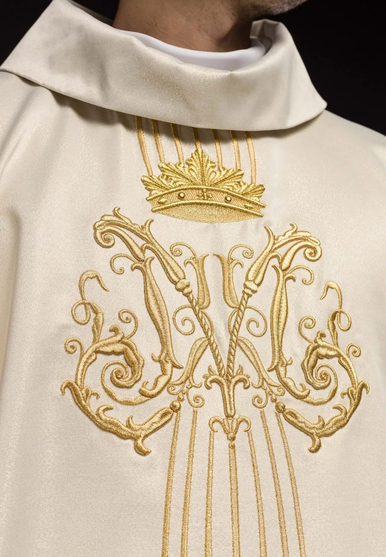 Marian liturgical chasuble shining with stones LE/7025 ECRU