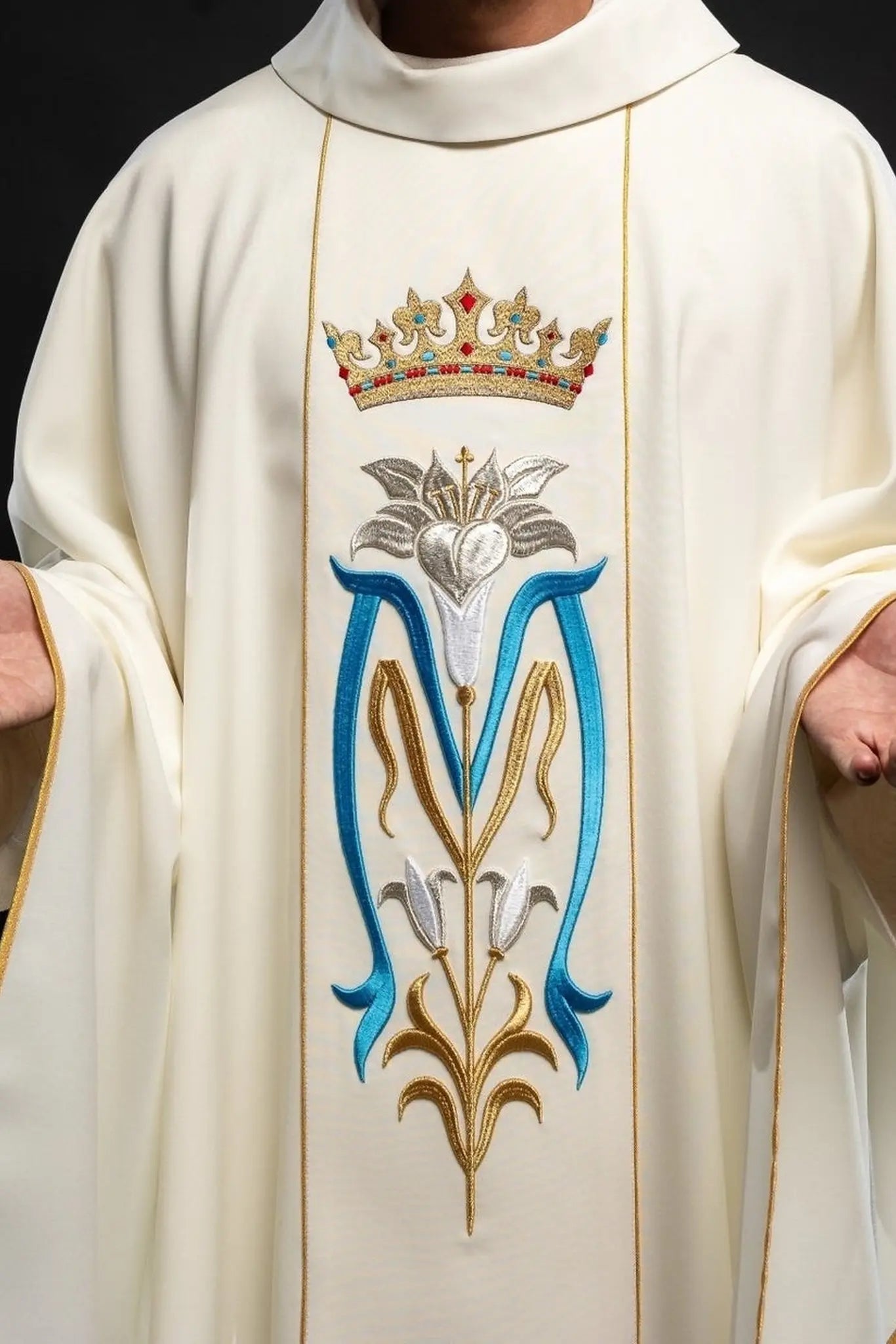 Marian liturgical chasuble embroidered with ecru crown