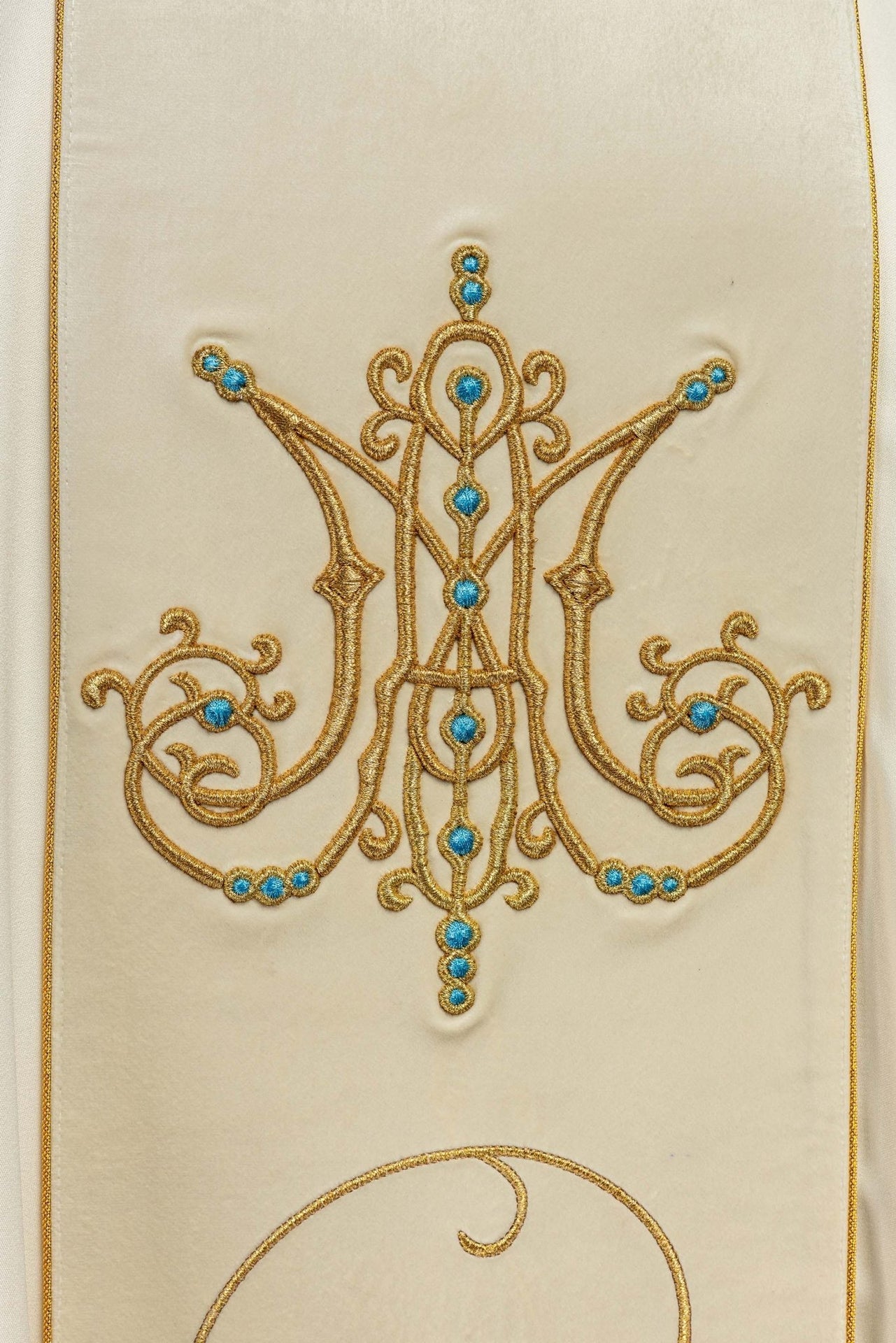 Ornat liturgiczny Maryjny z aksamitnym pasem w kolorze ecru