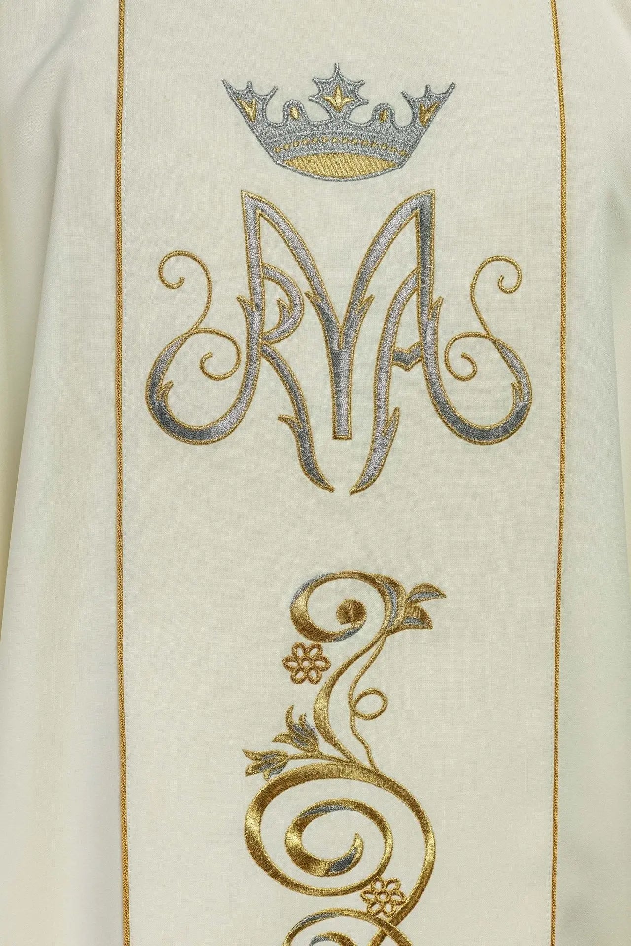 Marian liturgical chasuble with ecru embroidered belt