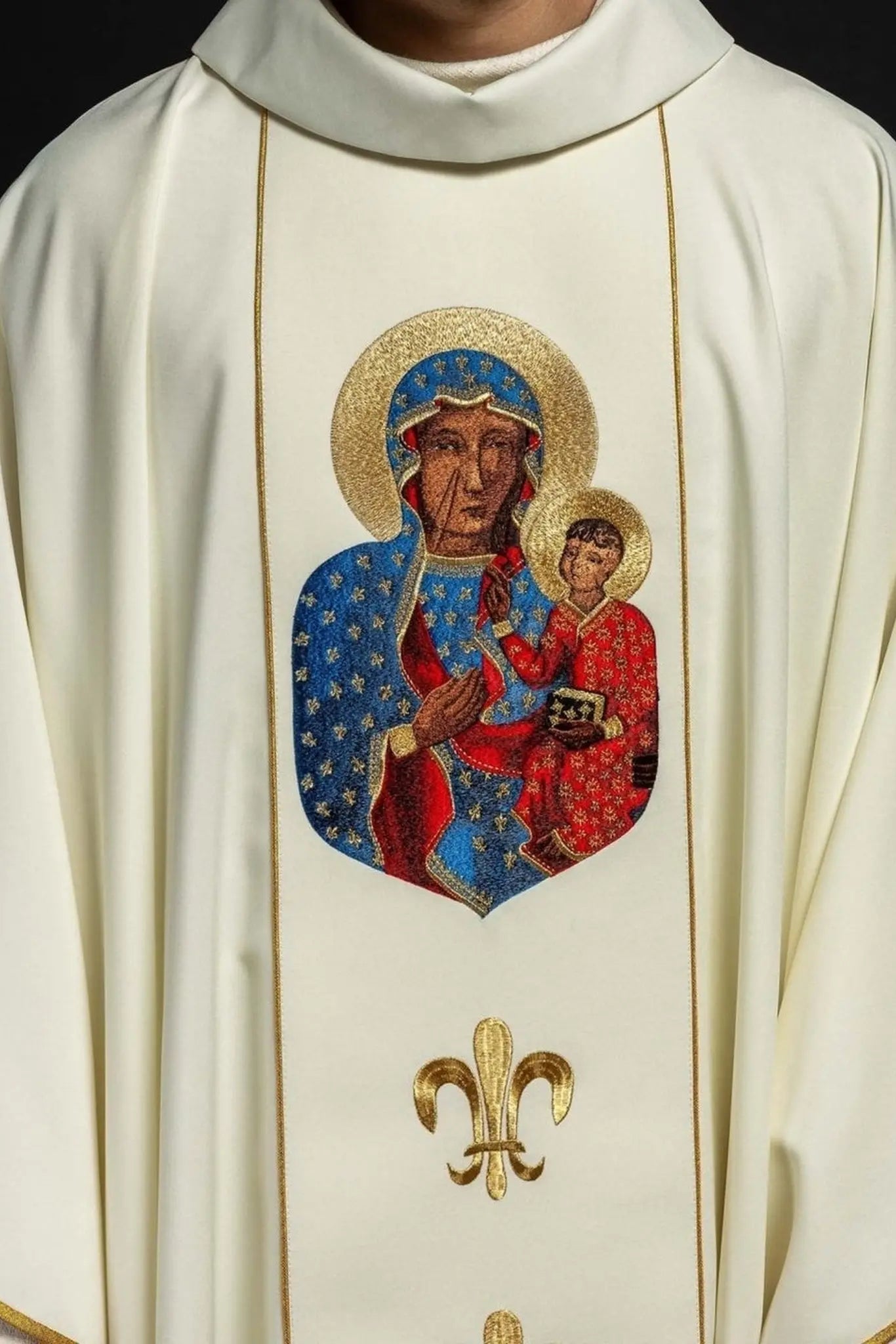 Casulla de Nuestra Señora de Czestochowa en ecru