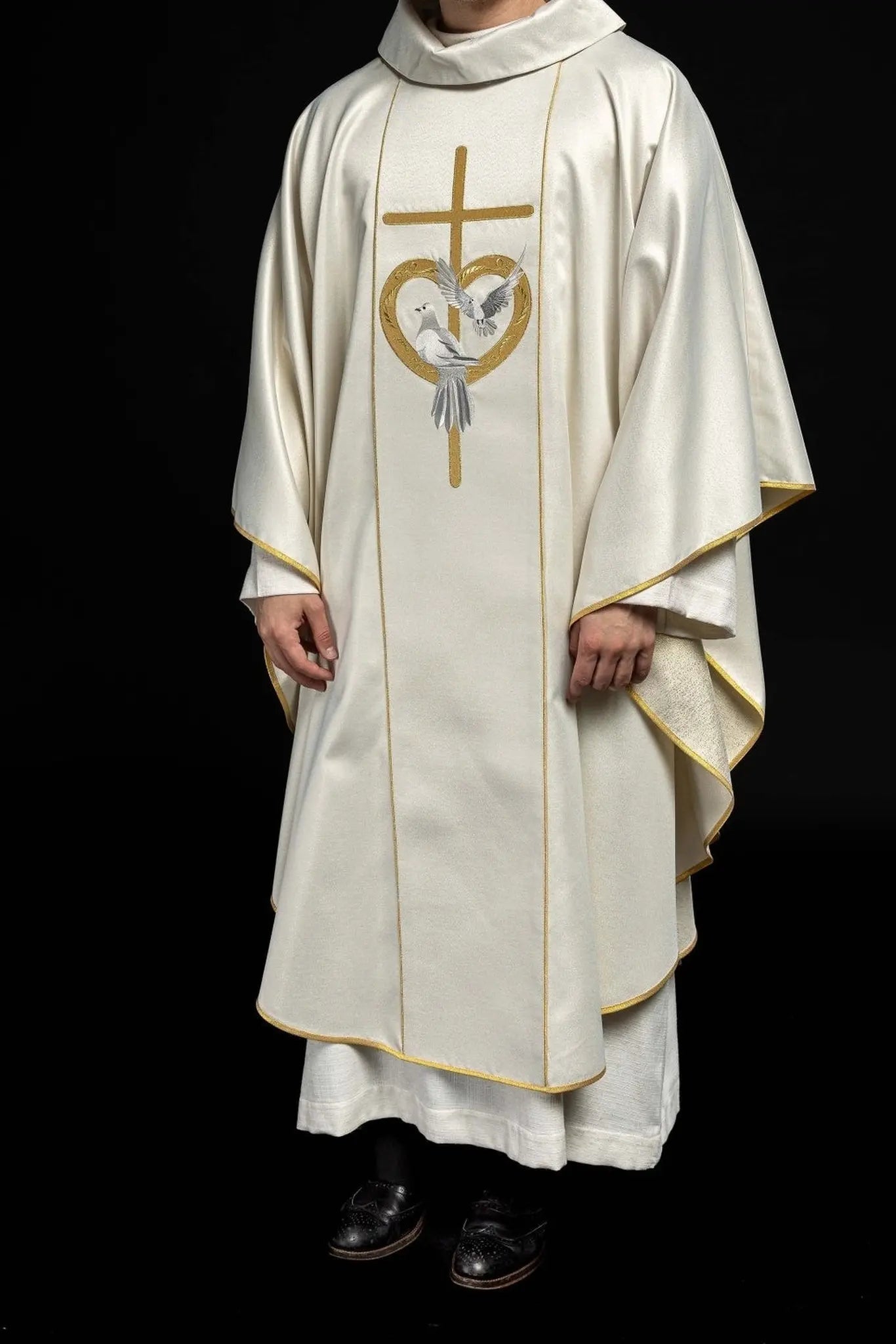 Wedding chasuble in the colour ecru