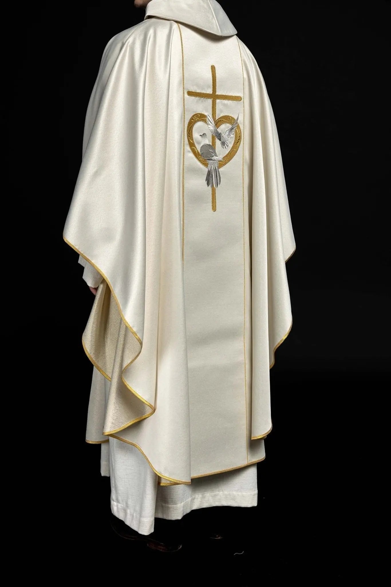 Wedding chasuble in the colour ecru