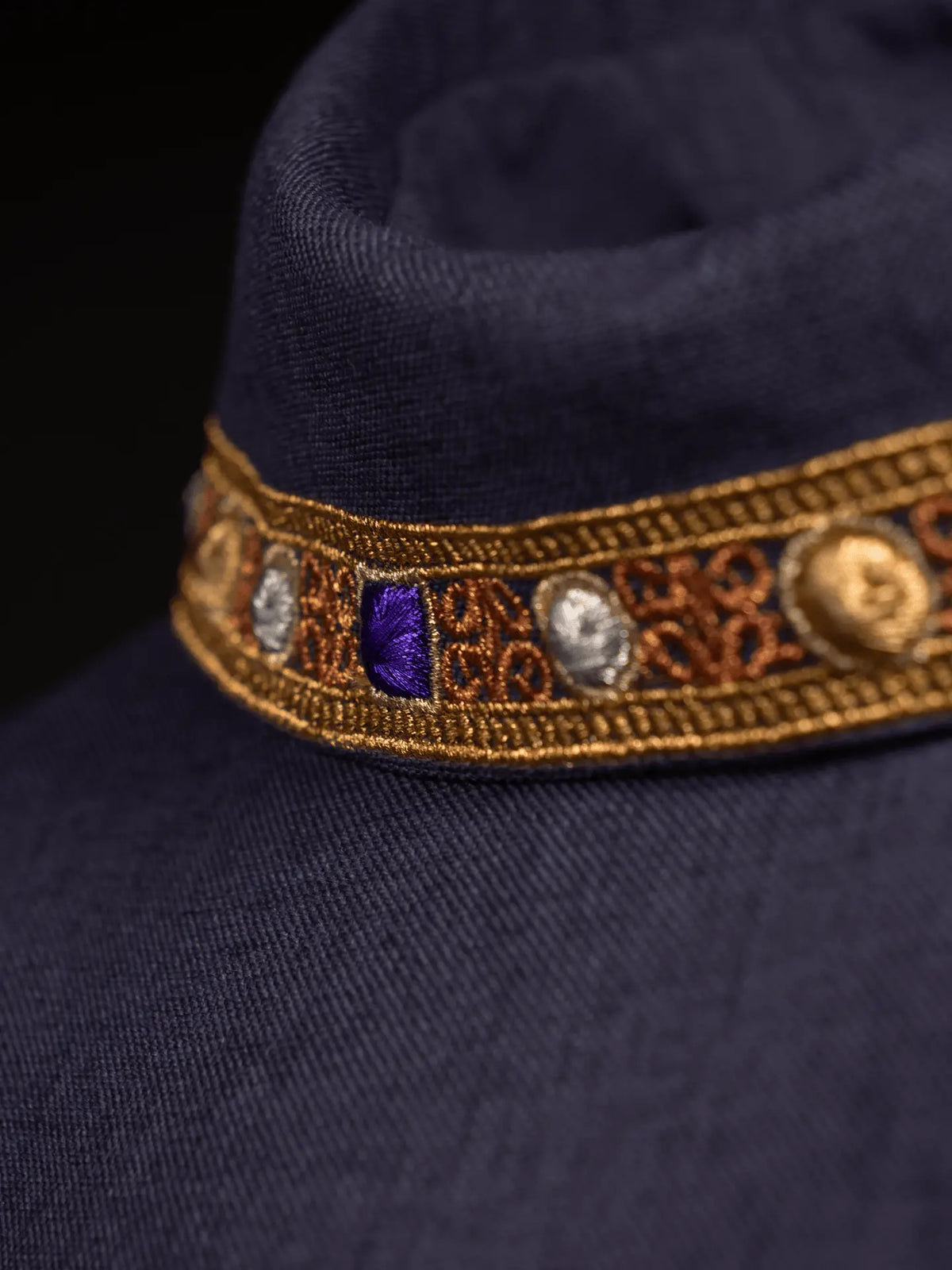 Chasuble in purple with embroidered piping on the collar and around the embroidery of the cross