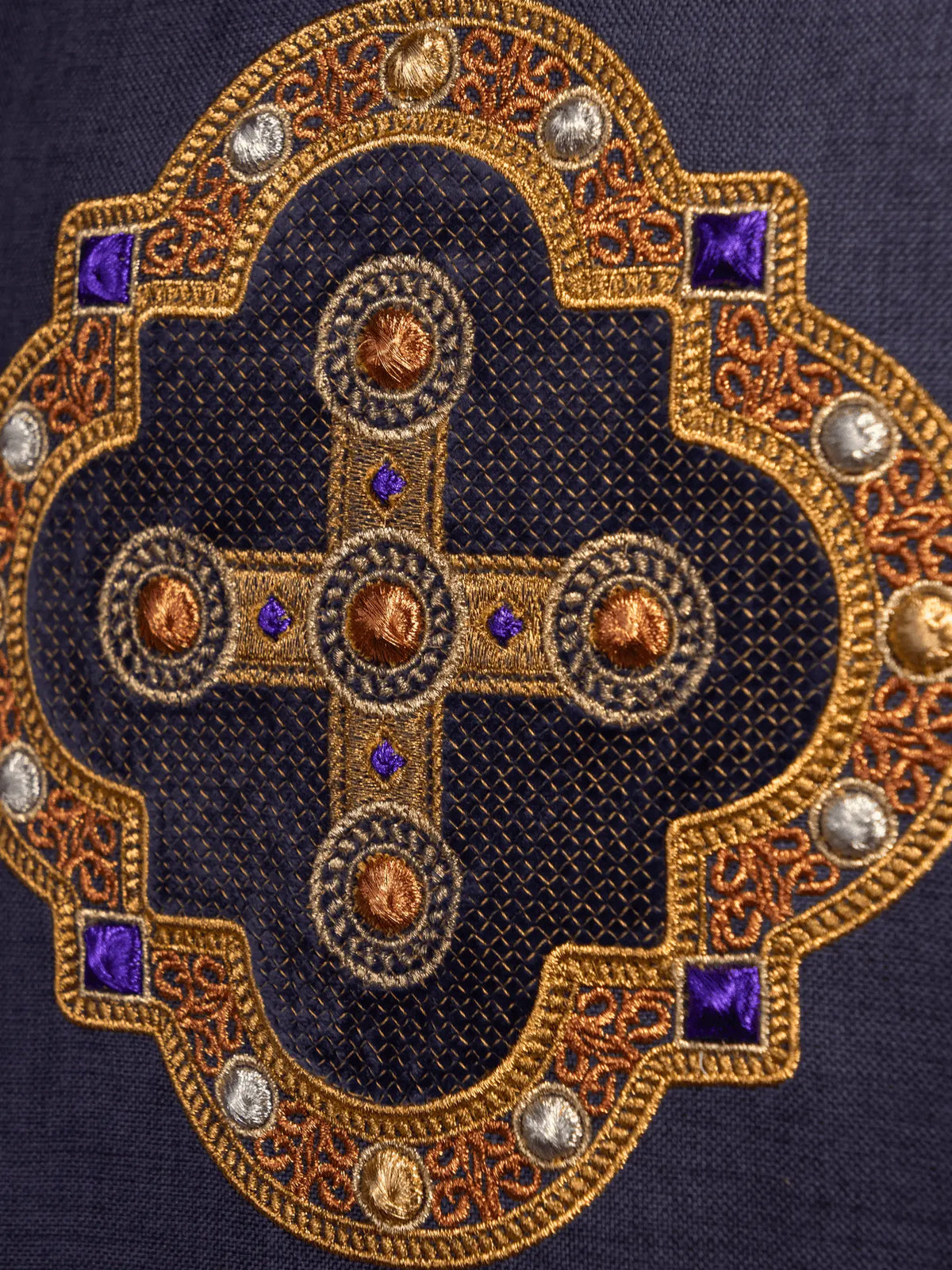 Chasuble in purple with embroidered piping on the collar and around the embroidery of the cross