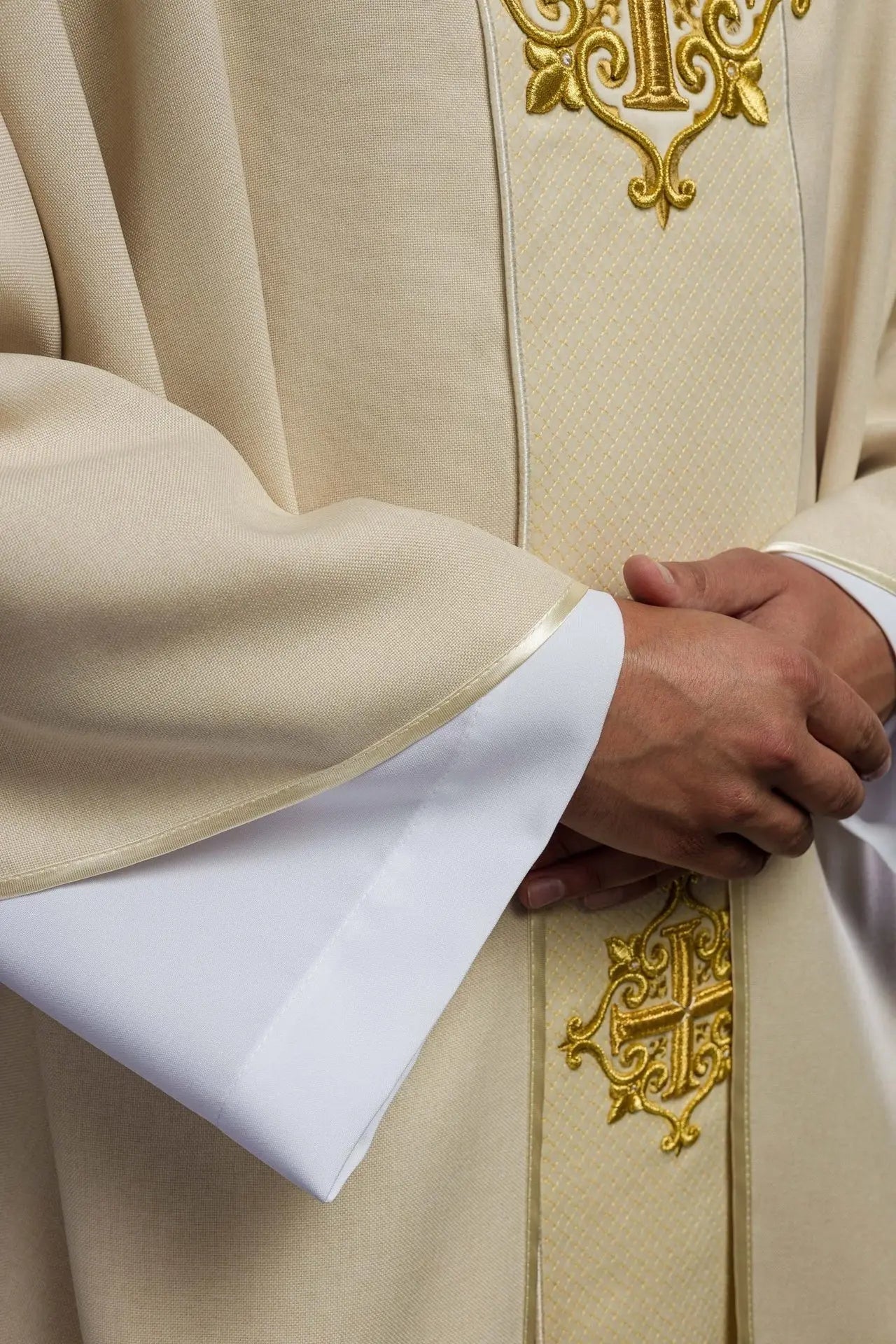 Chasuble with ecru velvet belt and cross embroidery