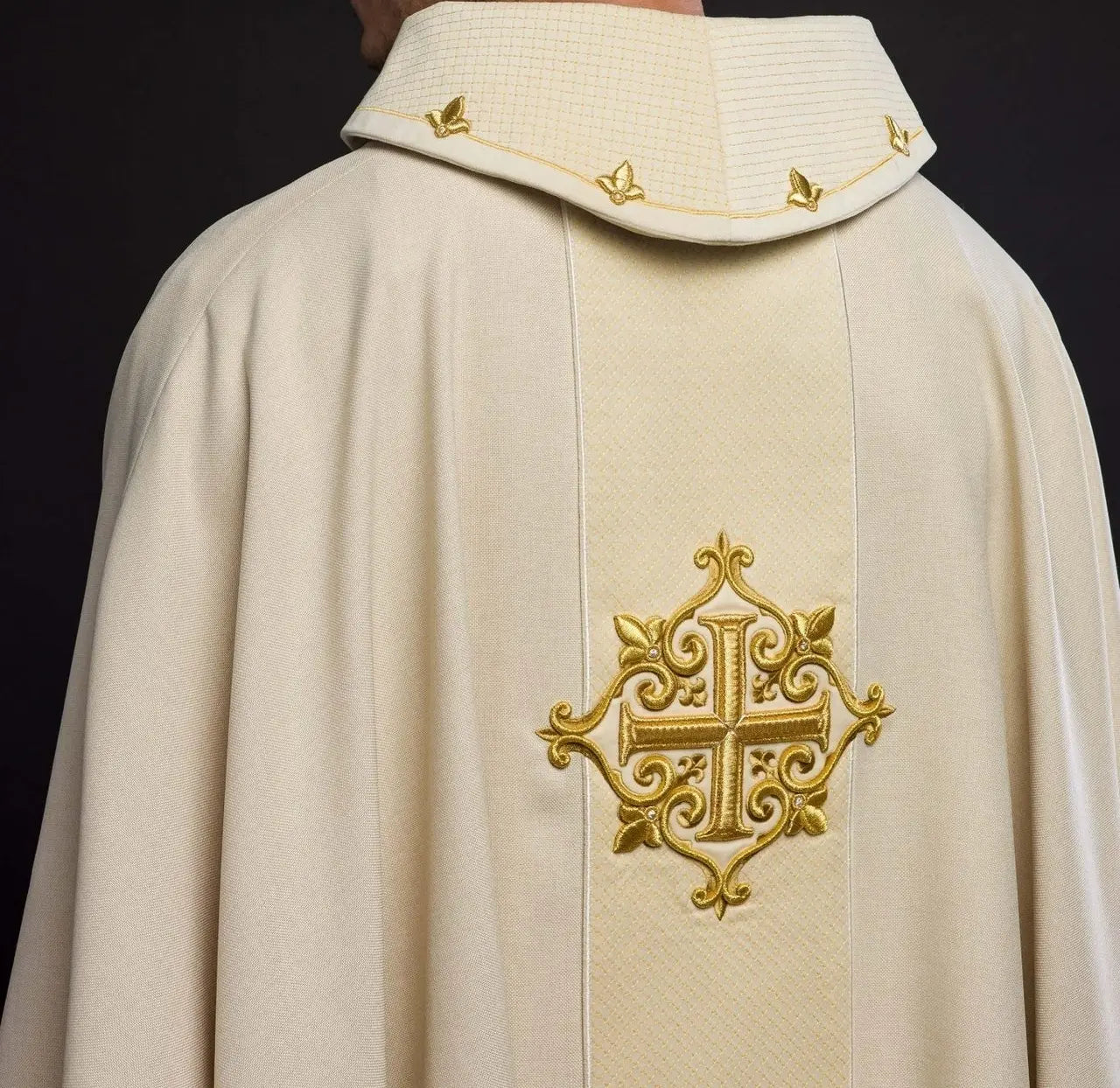 Chasuble with ecru velvet belt and cross embroidery
