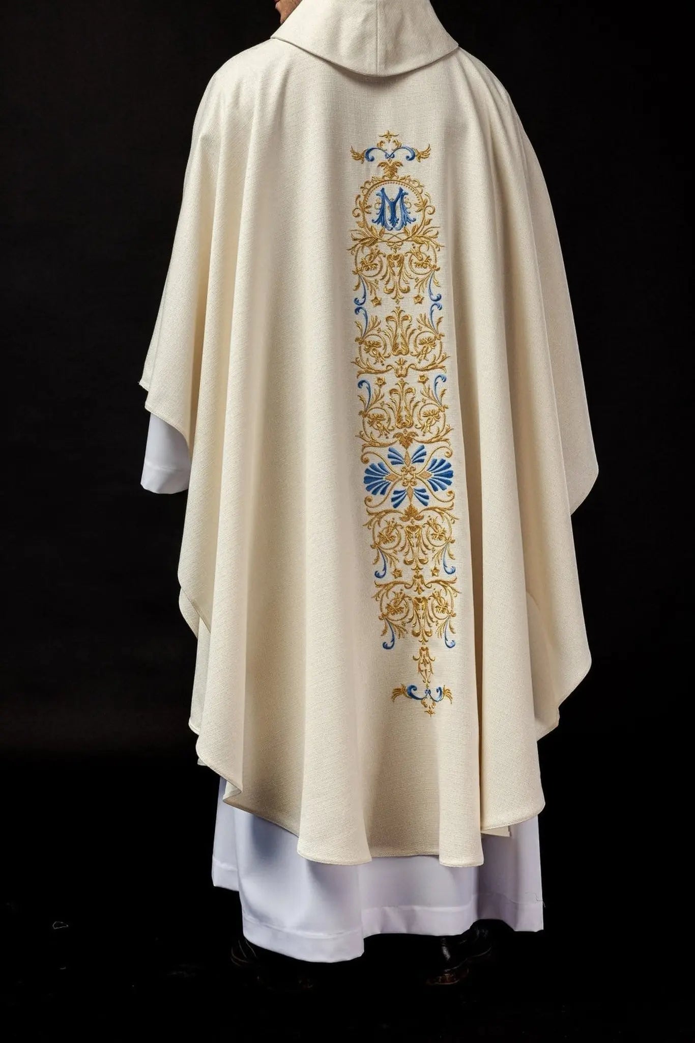 Chasuble in shiny fabric decorated with beads