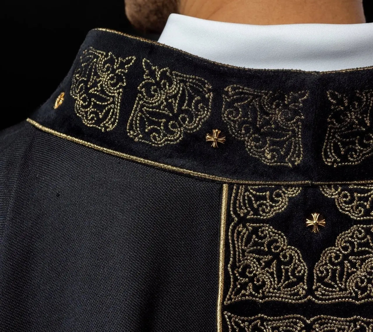 Chasuble with richly embroidered belt and collar in black
