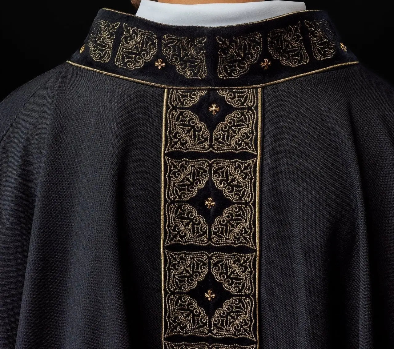 Chasuble with richly embroidered belt and collar in black