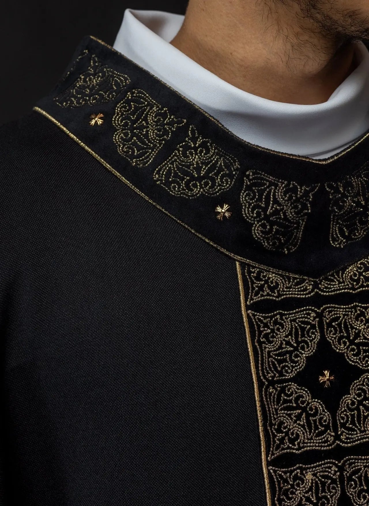 Chasuble with richly embroidered belt and collar in black