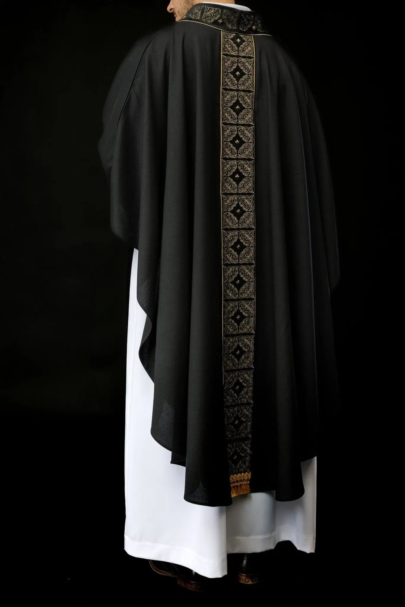 Chasuble with richly embroidered belt and collar in black