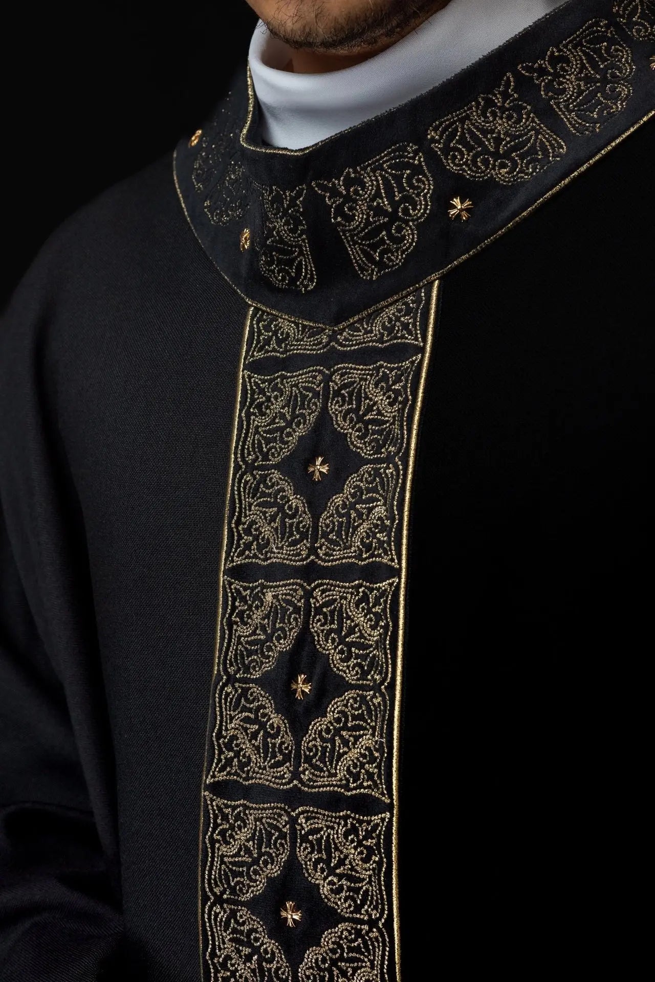 Chasuble with richly embroidered belt and collar in black