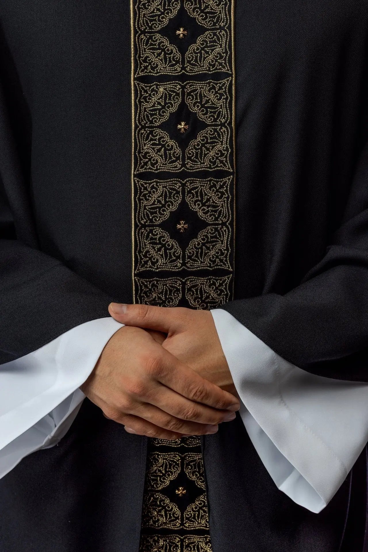 Chasuble with richly embroidered belt and collar in black