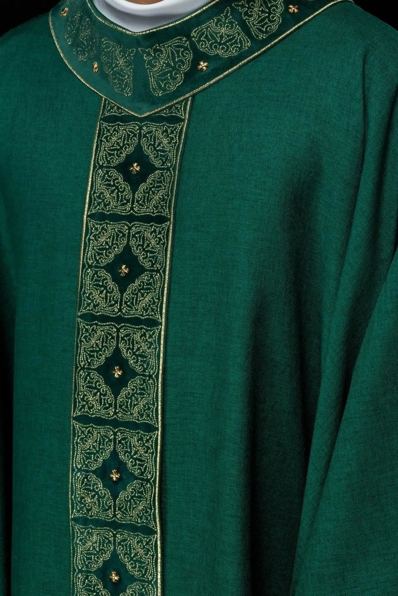 Chasuble with richly embroidered belt and collar in green