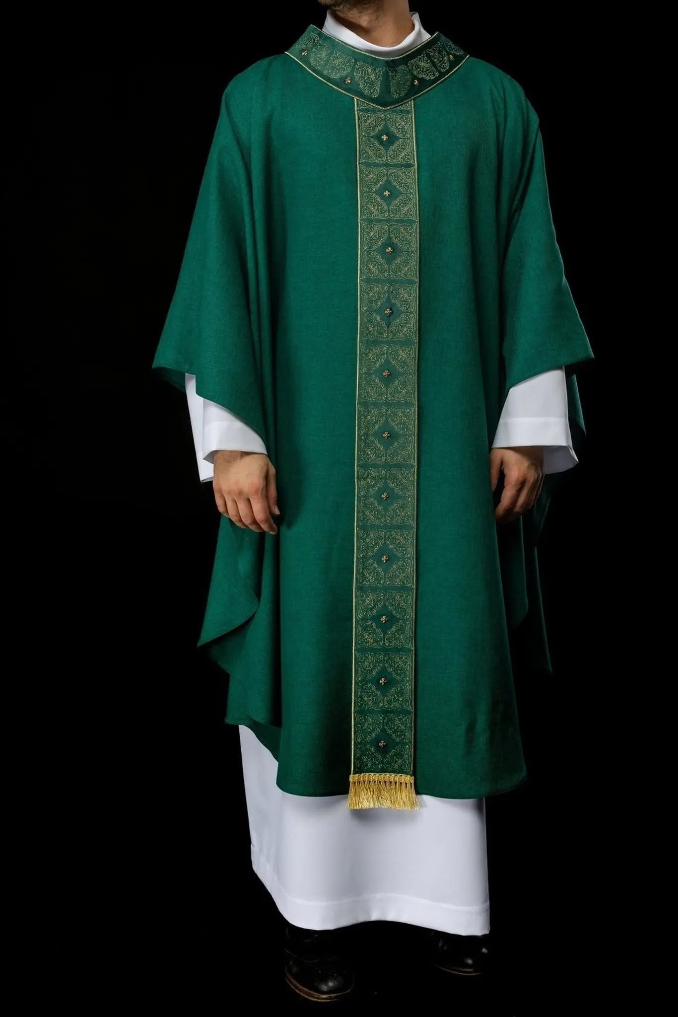 Chasuble with richly embroidered belt and collar in green