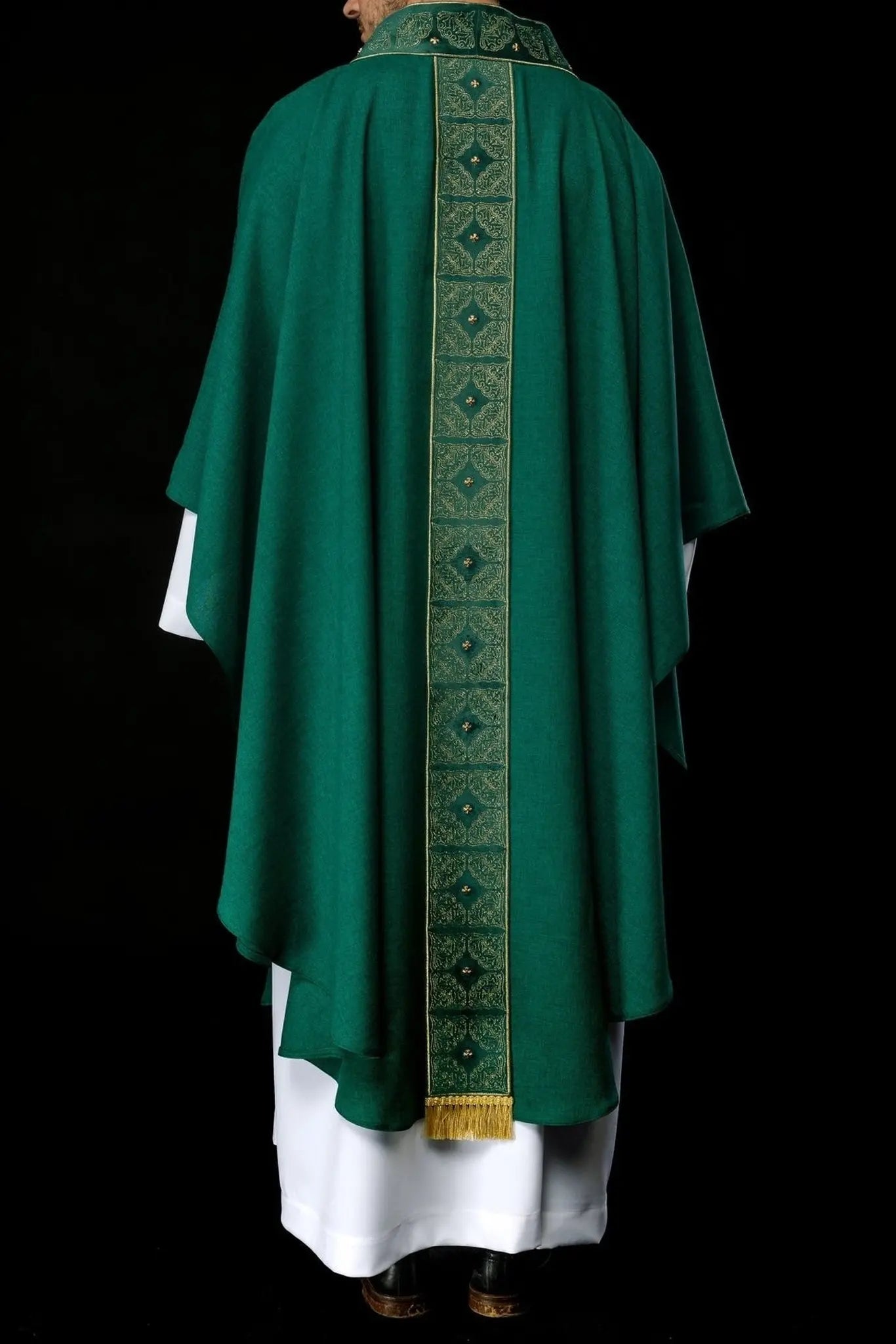 Chasuble with richly embroidered belt and collar in green