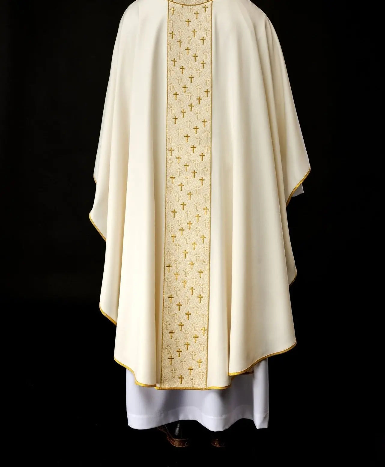 Chasuble with richly embroidered belt with crosses in ecru color