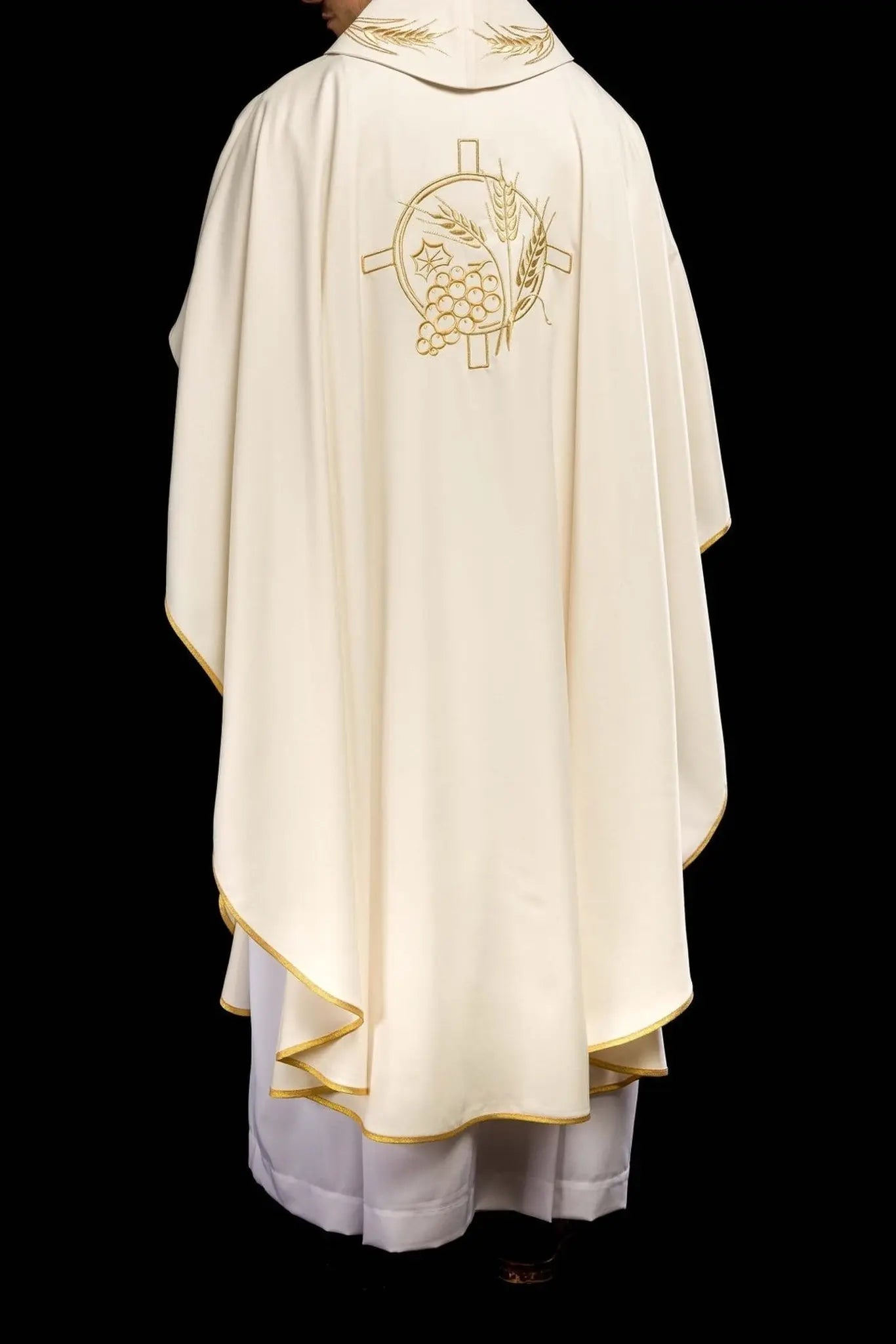 Chasuble with embroidered cross and ear motifs in ecru