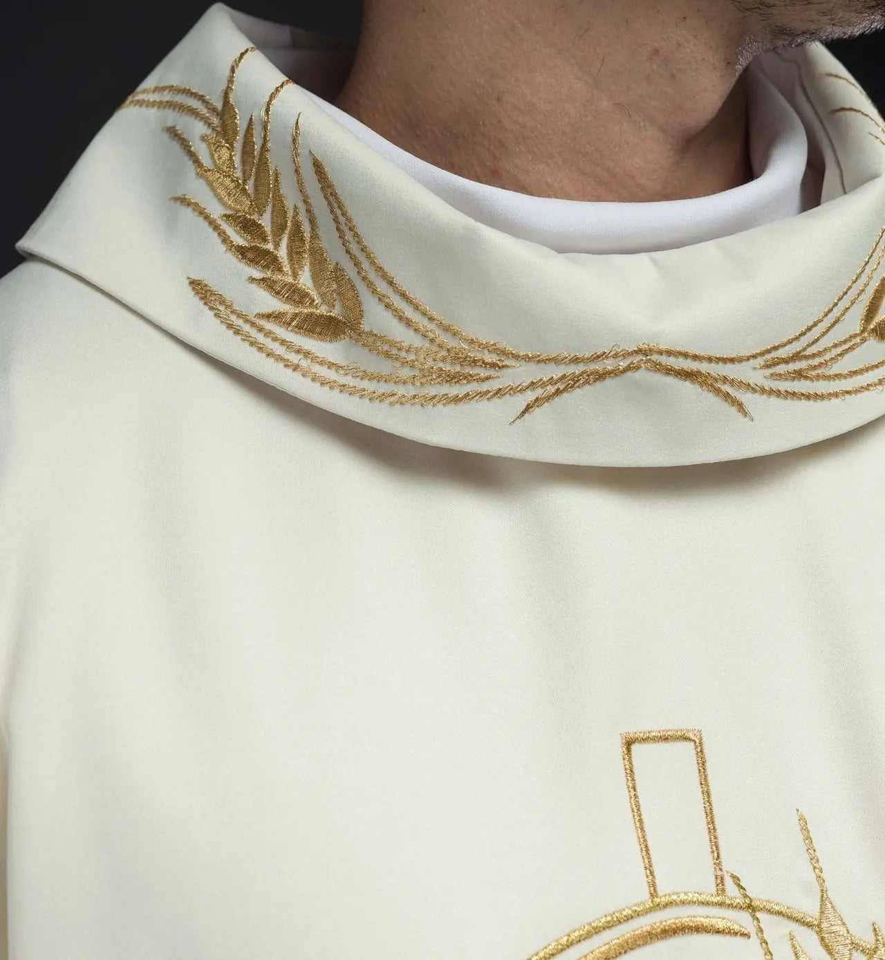 Chasuble with embroidered cross and ear motifs in ecru