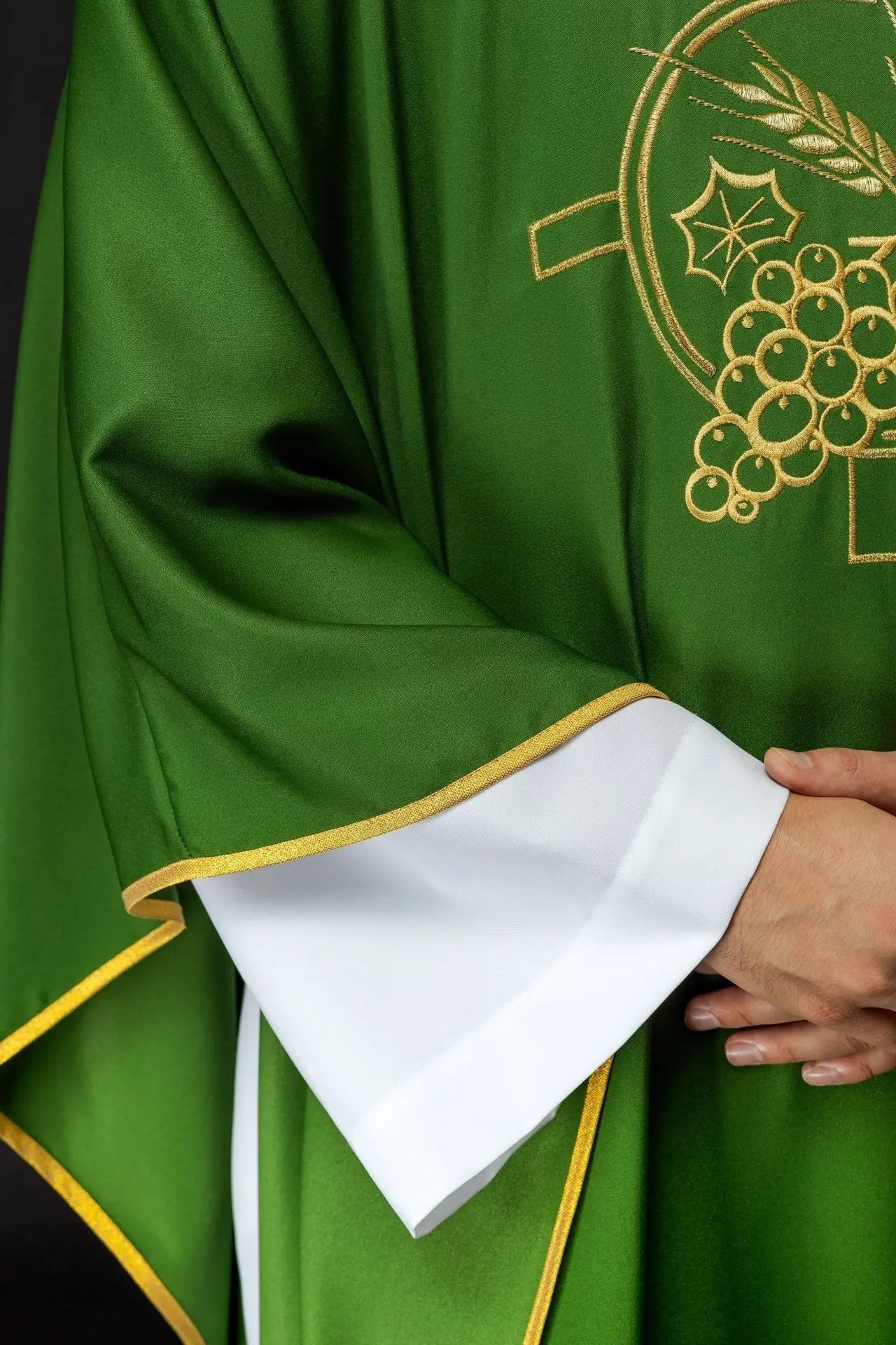 Chasuble with embroidered cross and ear motifs in green