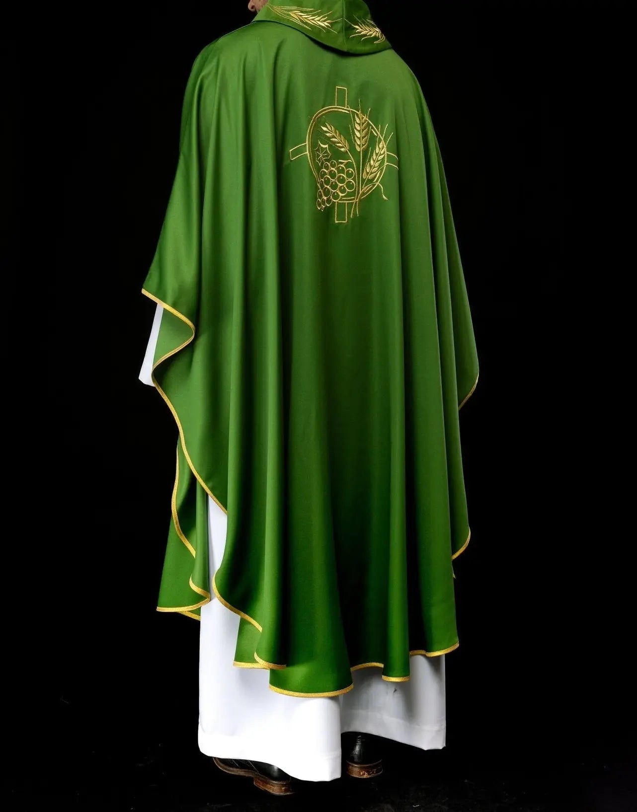 Chasuble with embroidered cross and ear motifs in green