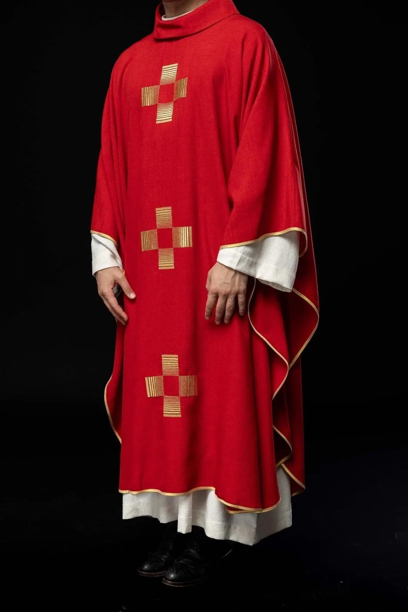 Chasuble with embroidered Crosses in red