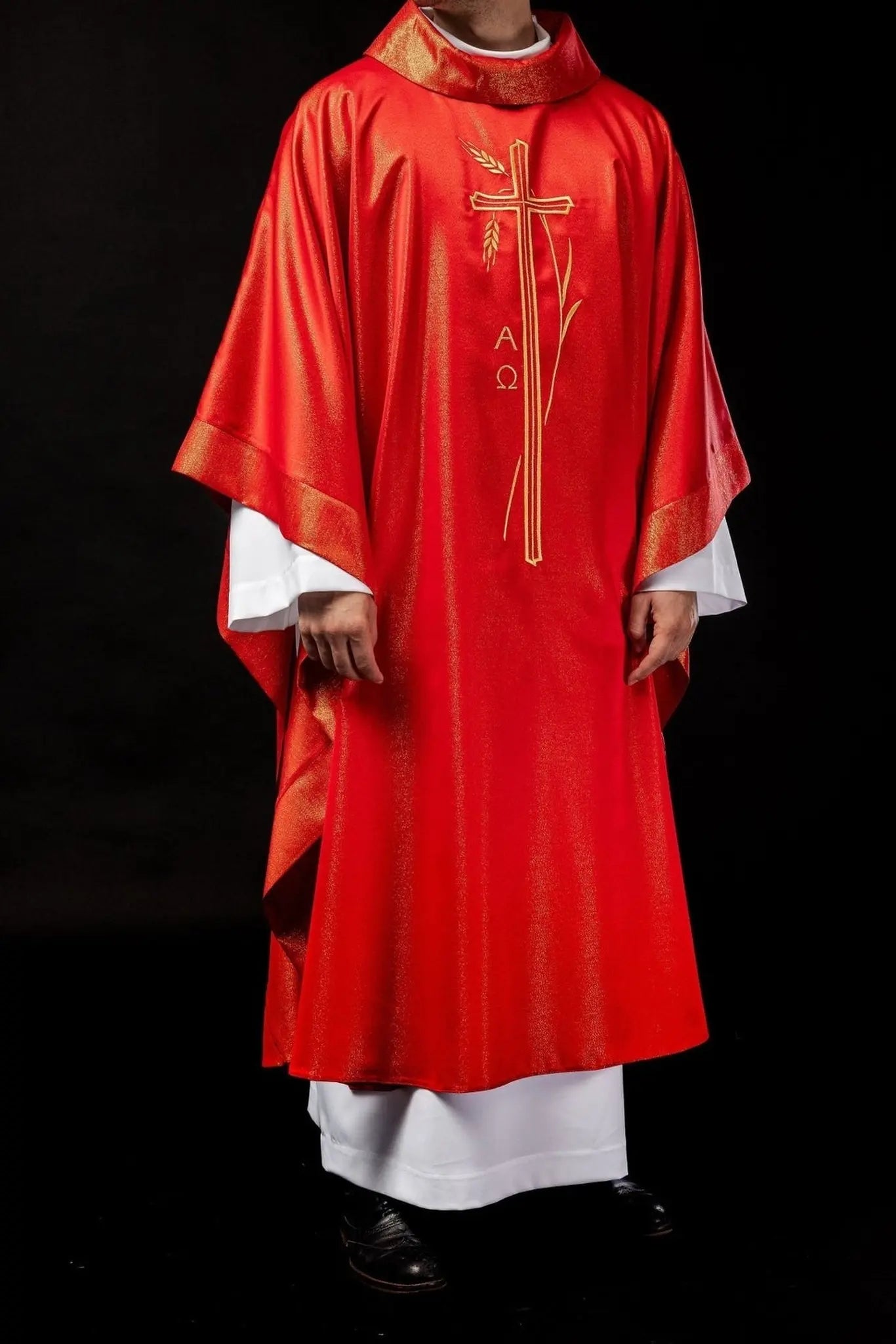 Chasuble with cross and ear motif in red