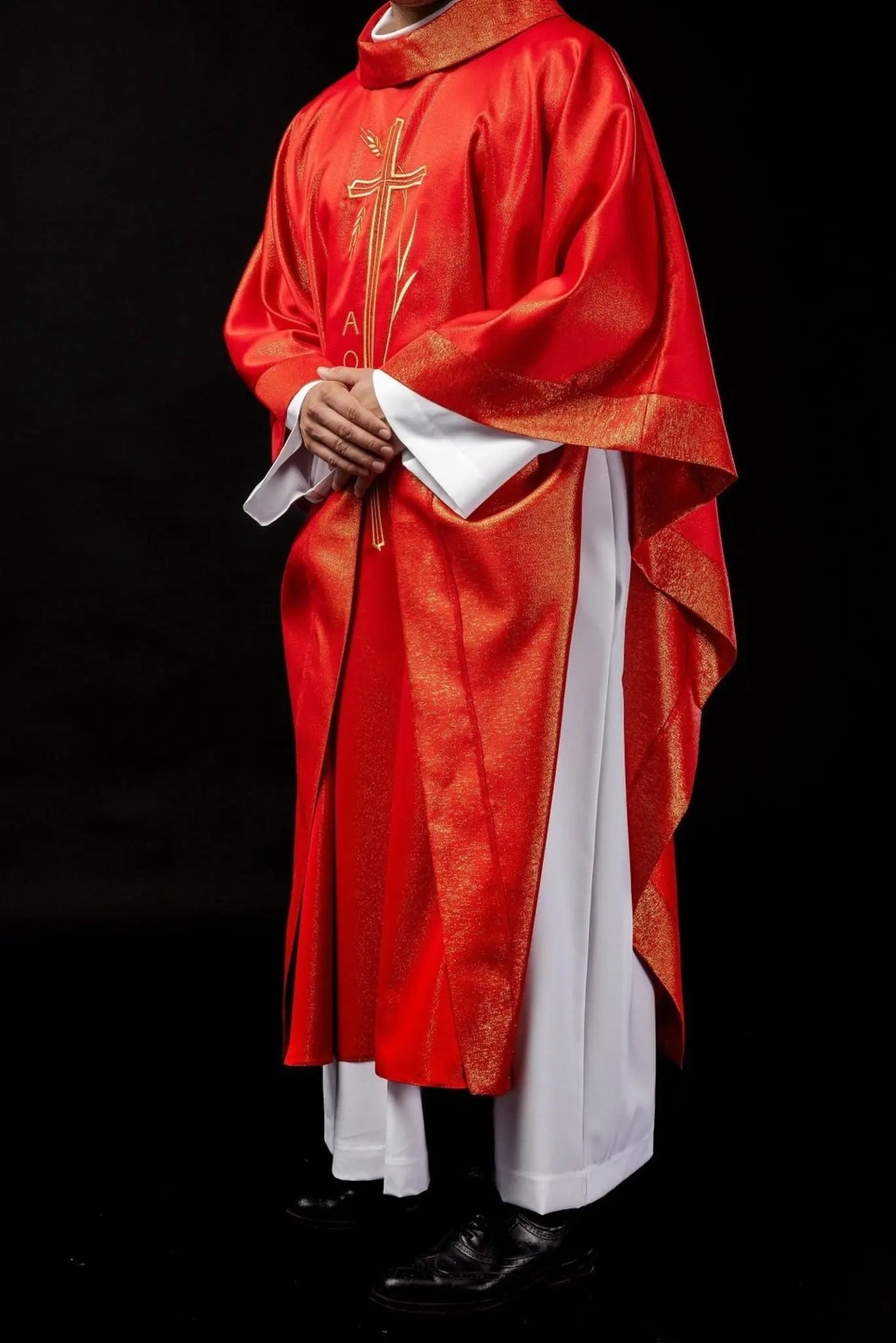 Chasuble with cross and ear motif in red