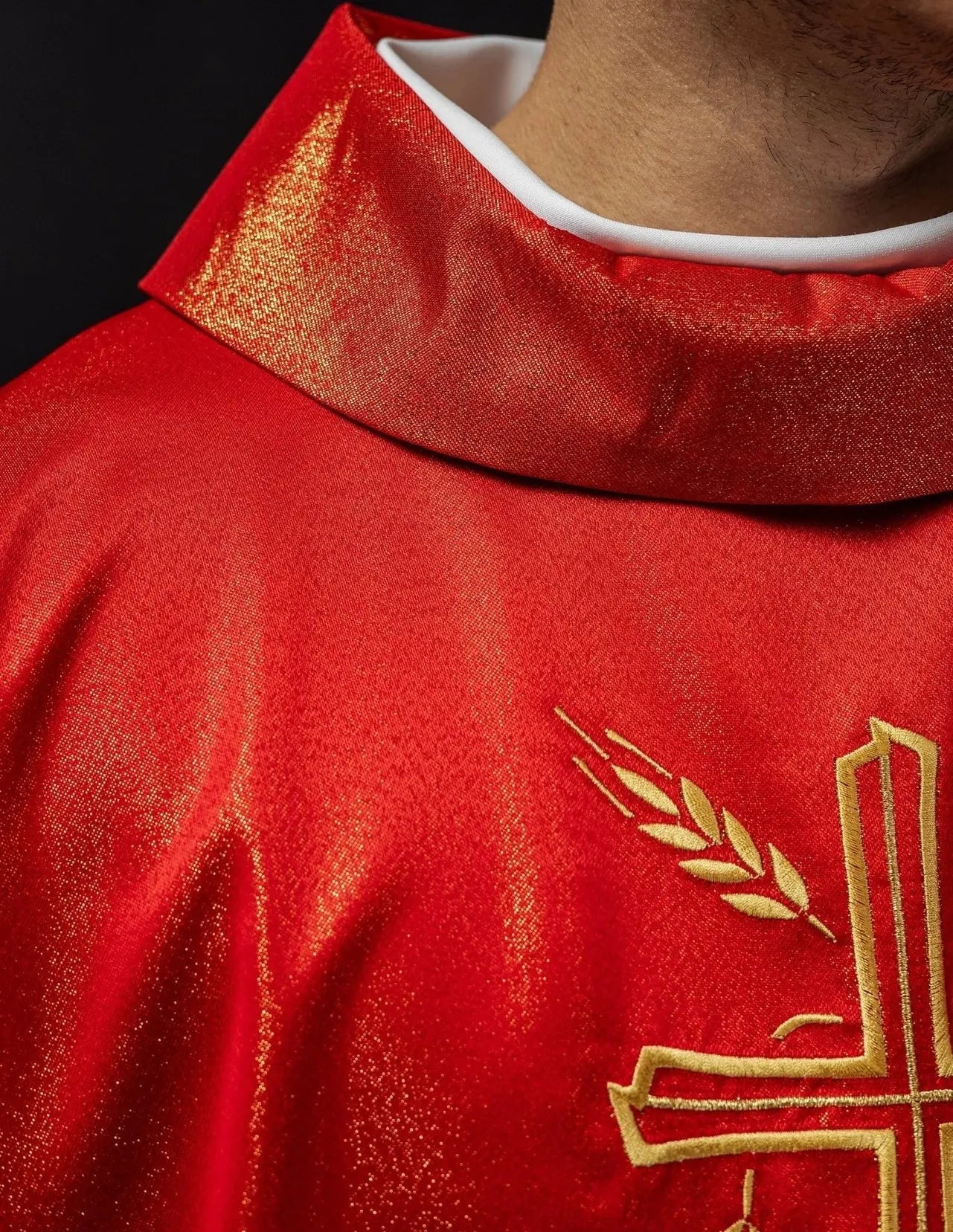 Chasuble with cross and ear motif in red