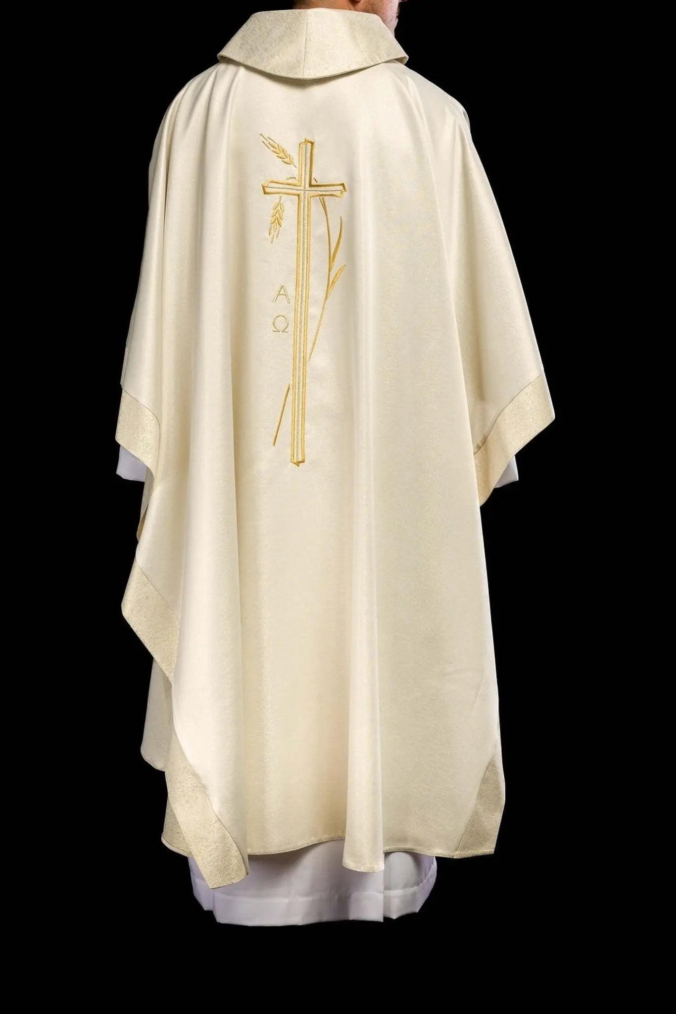 Chasuble with cross and ear motif in ecru