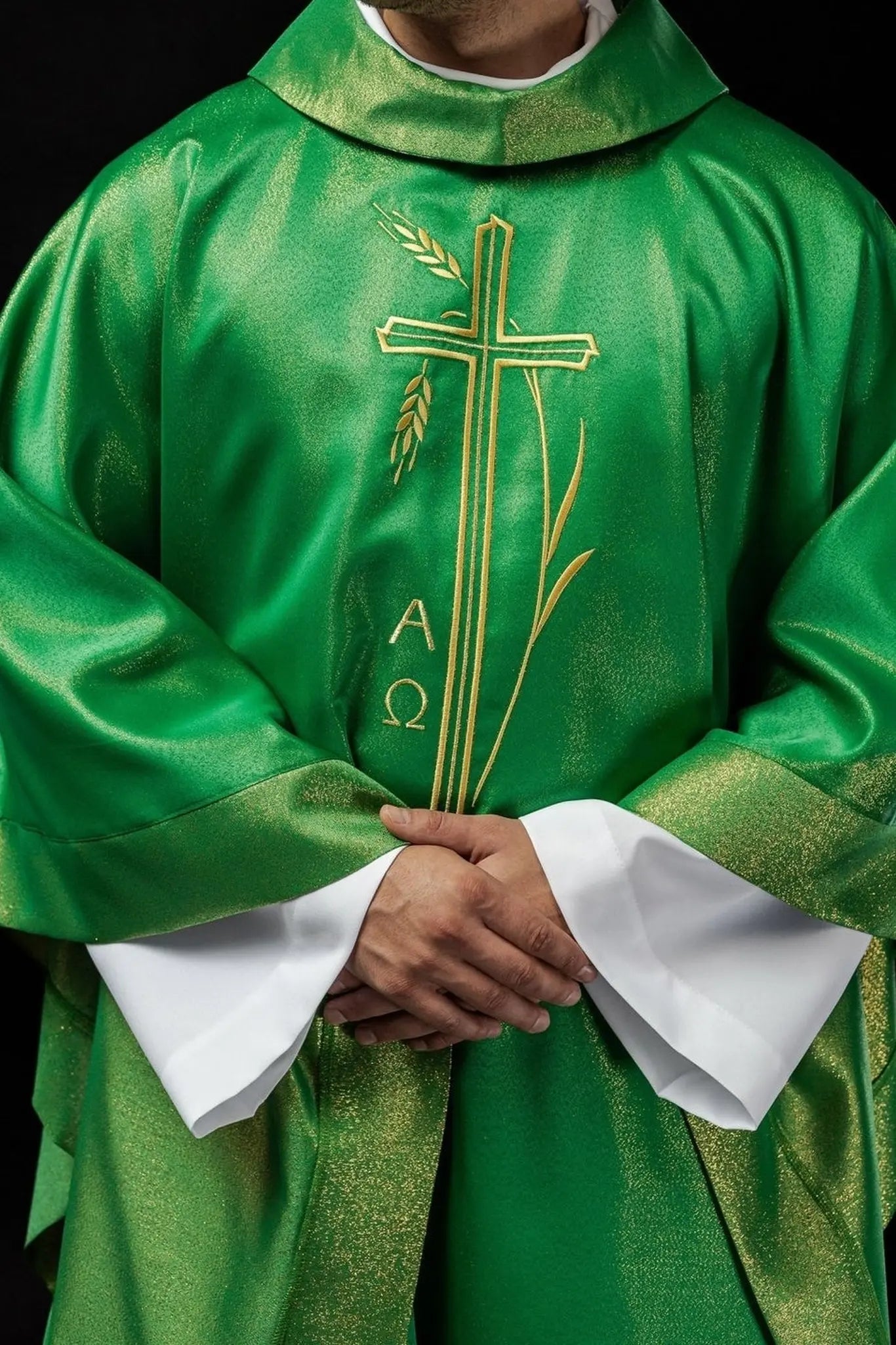 Casulla con cruz y motivo de espiga en color verde
