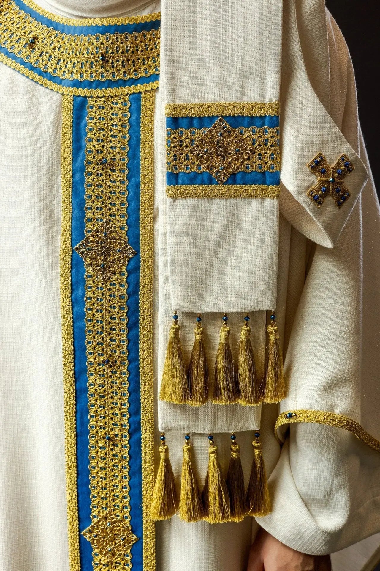 Handmade Chasuble with Natural Stones – Model 7001
