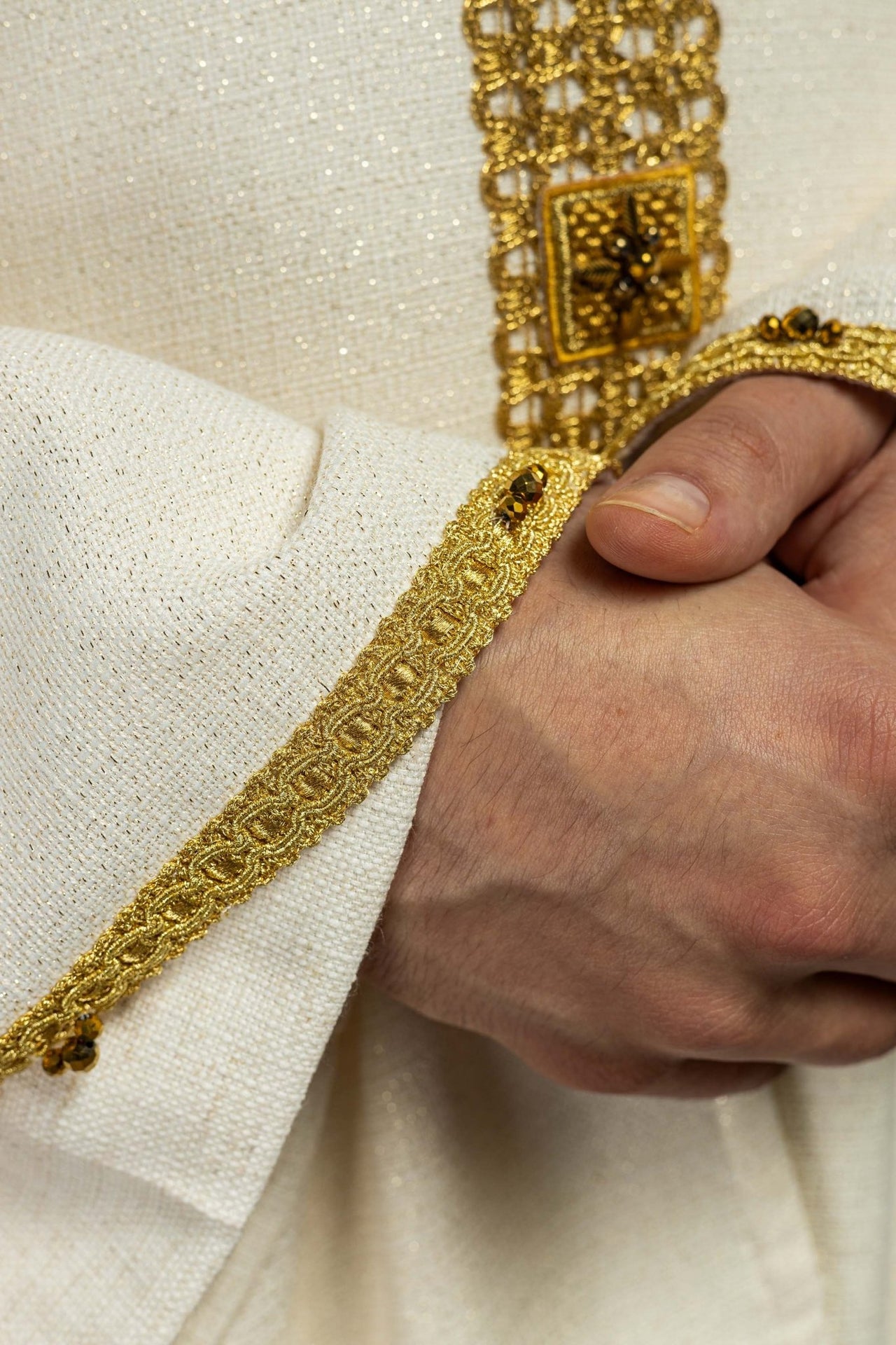 Ręcznie wykonany ornat z naturalnymi kamieniami Handmade 7002