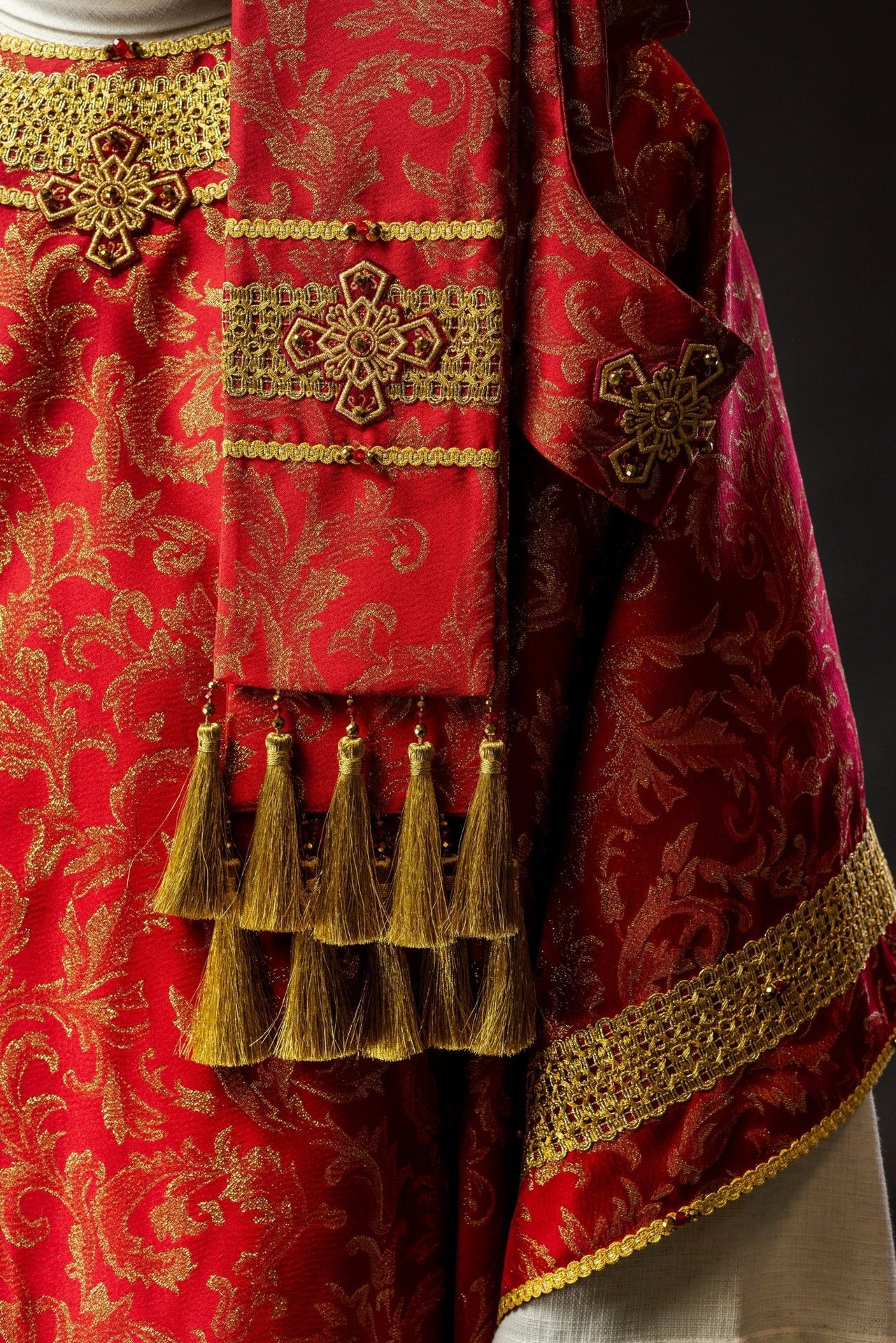 Ręcznie wykonany ornat z naturalnymi kamieniami Handmade 7010 Czerwony