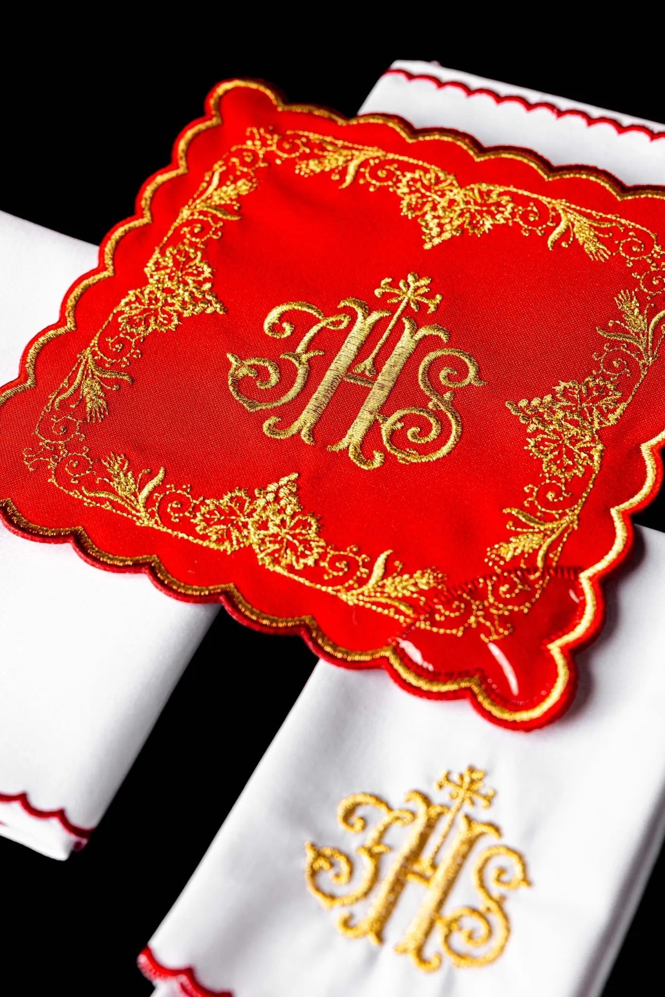Red chalice linen set with IHS embroidery - HAFTINA ATELIER