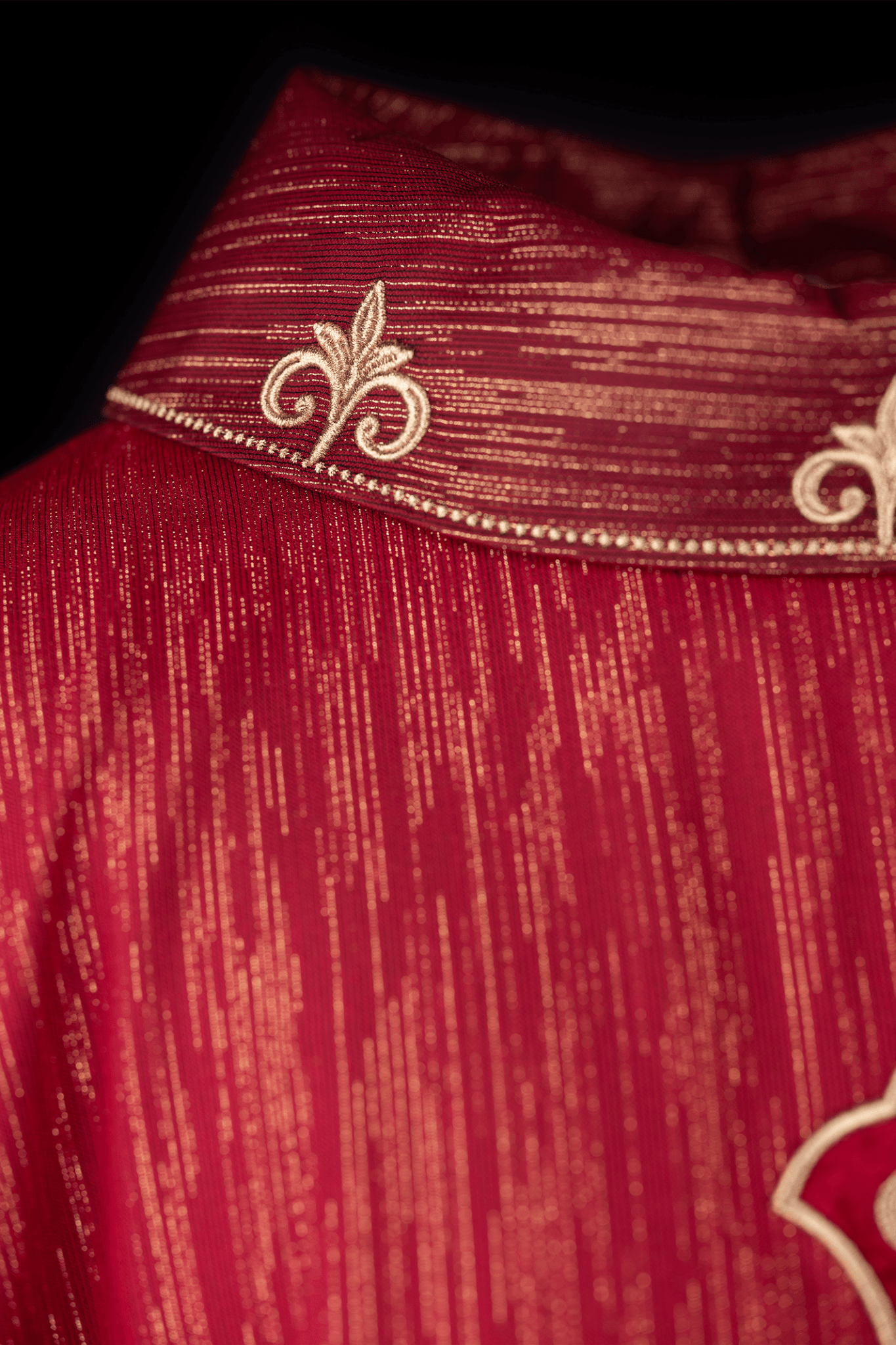 Red chasuble with richly embroidered cross and decorated collar - HAFTINA ATELIER